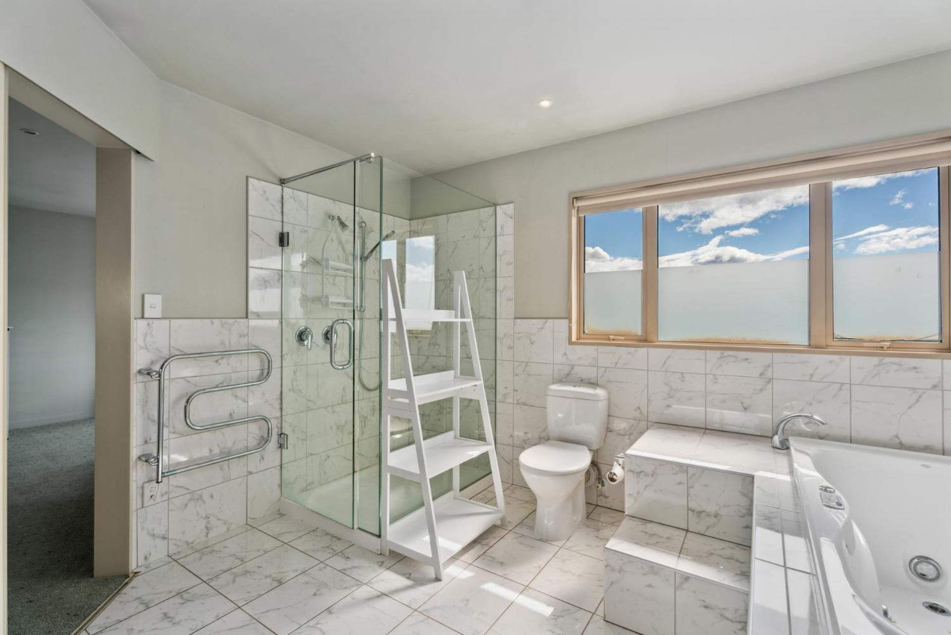 Cherry Court - Wanaka Holiday Home view 2