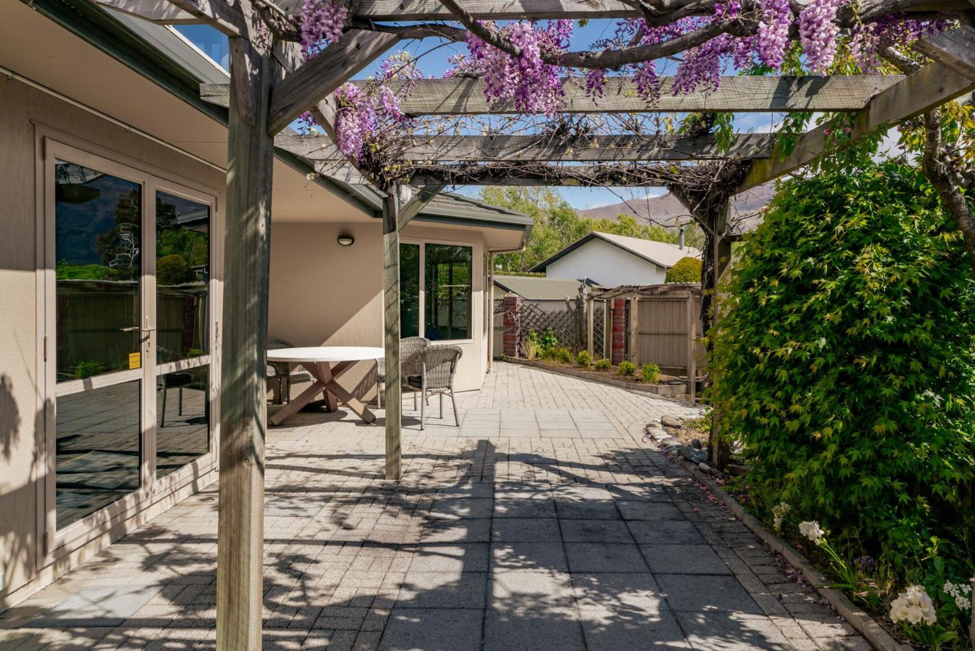 Cherry Court - Wanaka Holiday Home view 5
