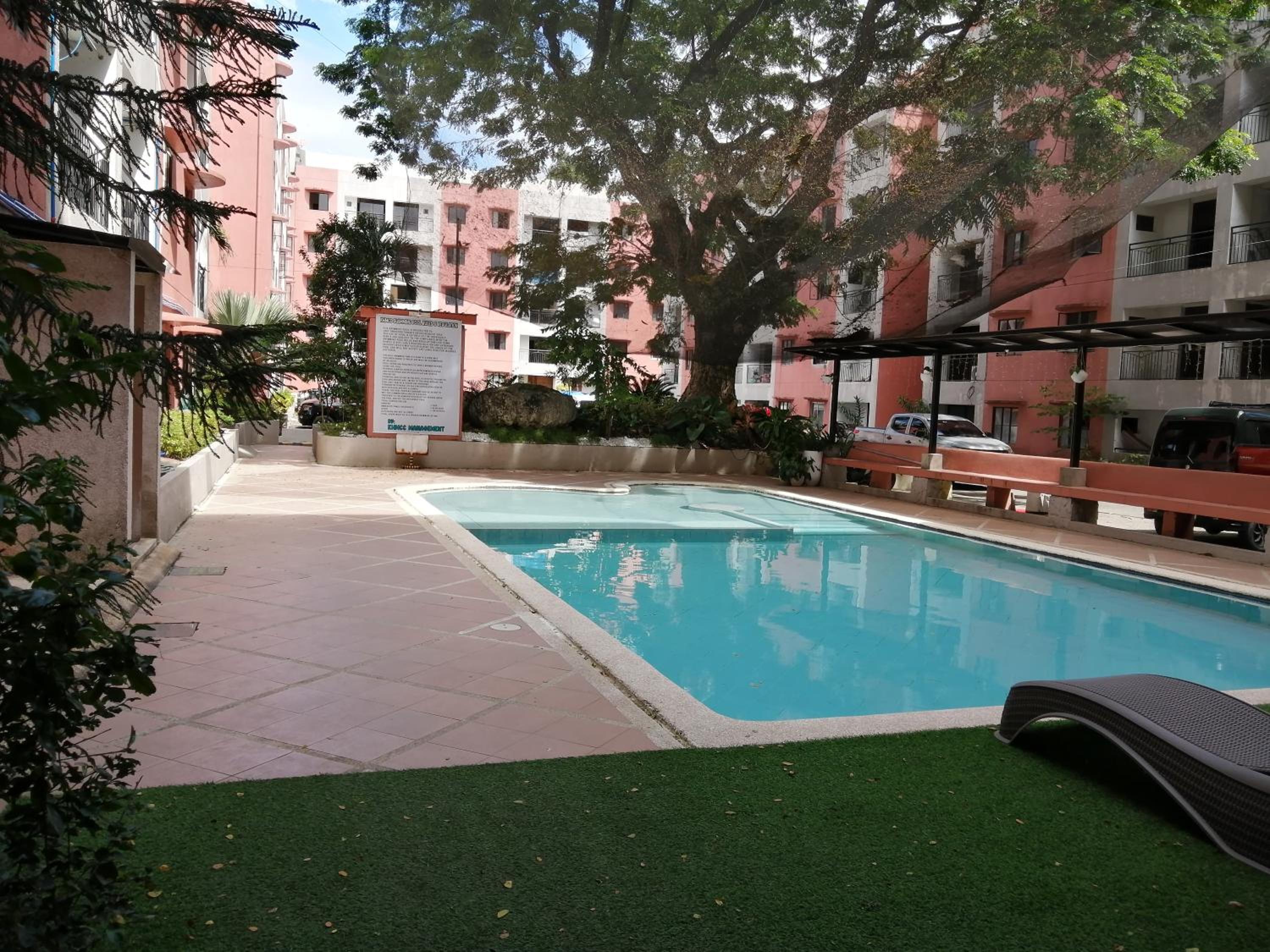 Condo Azur Suites B316 near Airport, Netflix, Stylish, Cozy with swimming pool view 5