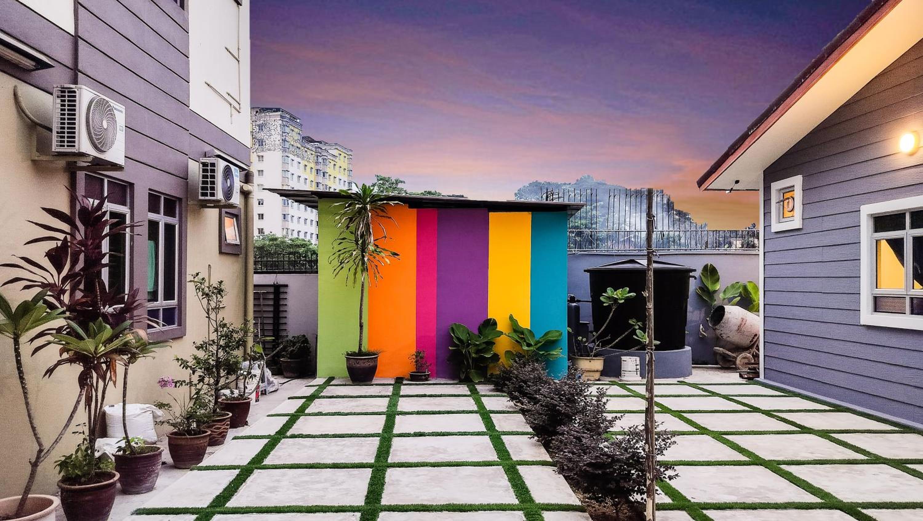 Great 5BR Garden Inn by uBook photo 5