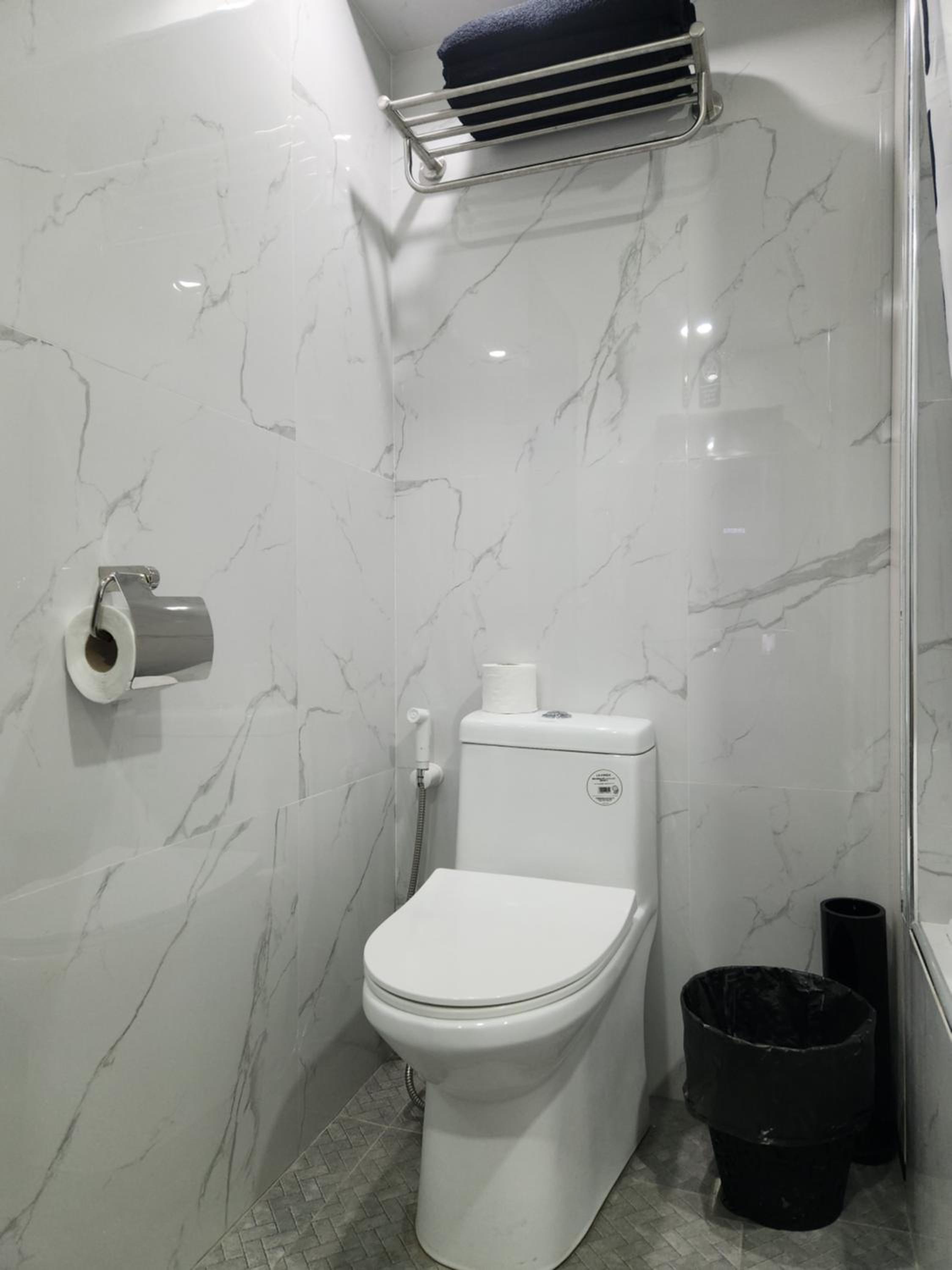 Condo Azur Suites B316 near Airport, Netflix, Stylish, Cozy with swimming pool view 3