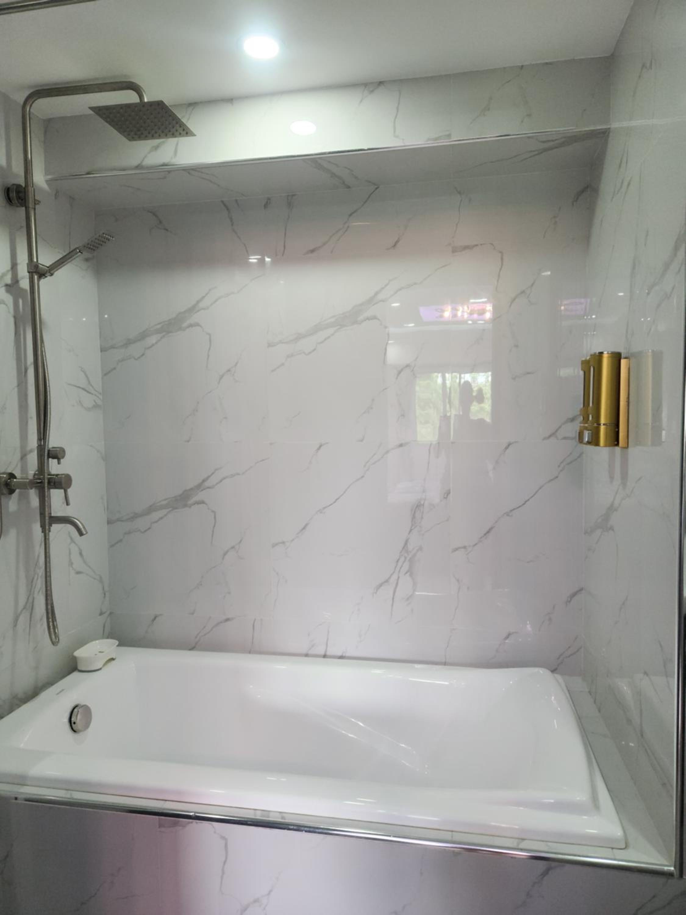 Condo Azur Suites B316 near Airport, Netflix, Stylish, Cozy with swimming pool view 2