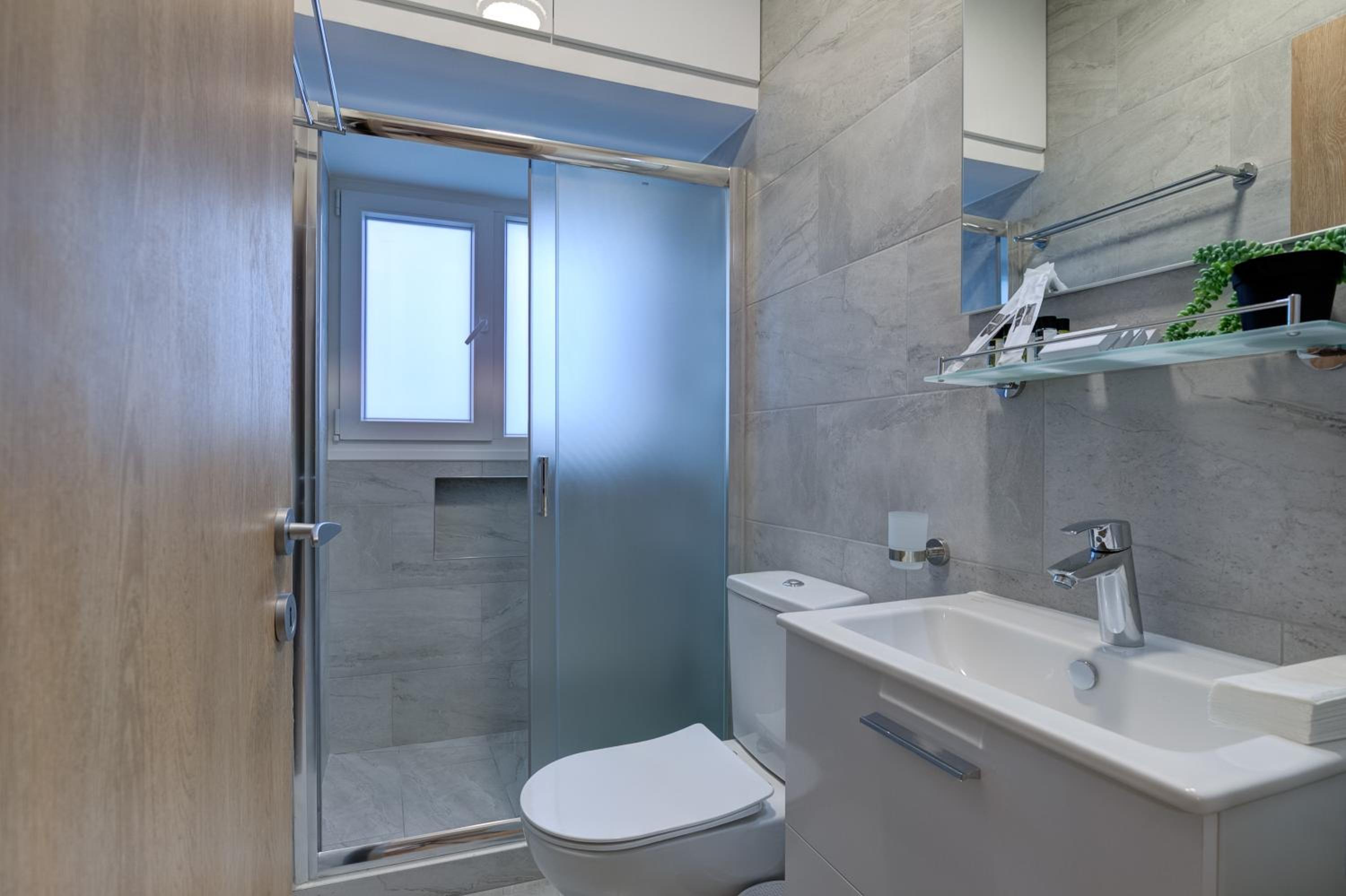 74 Prokymea- Steps from the Sea, Downtown, Balcony