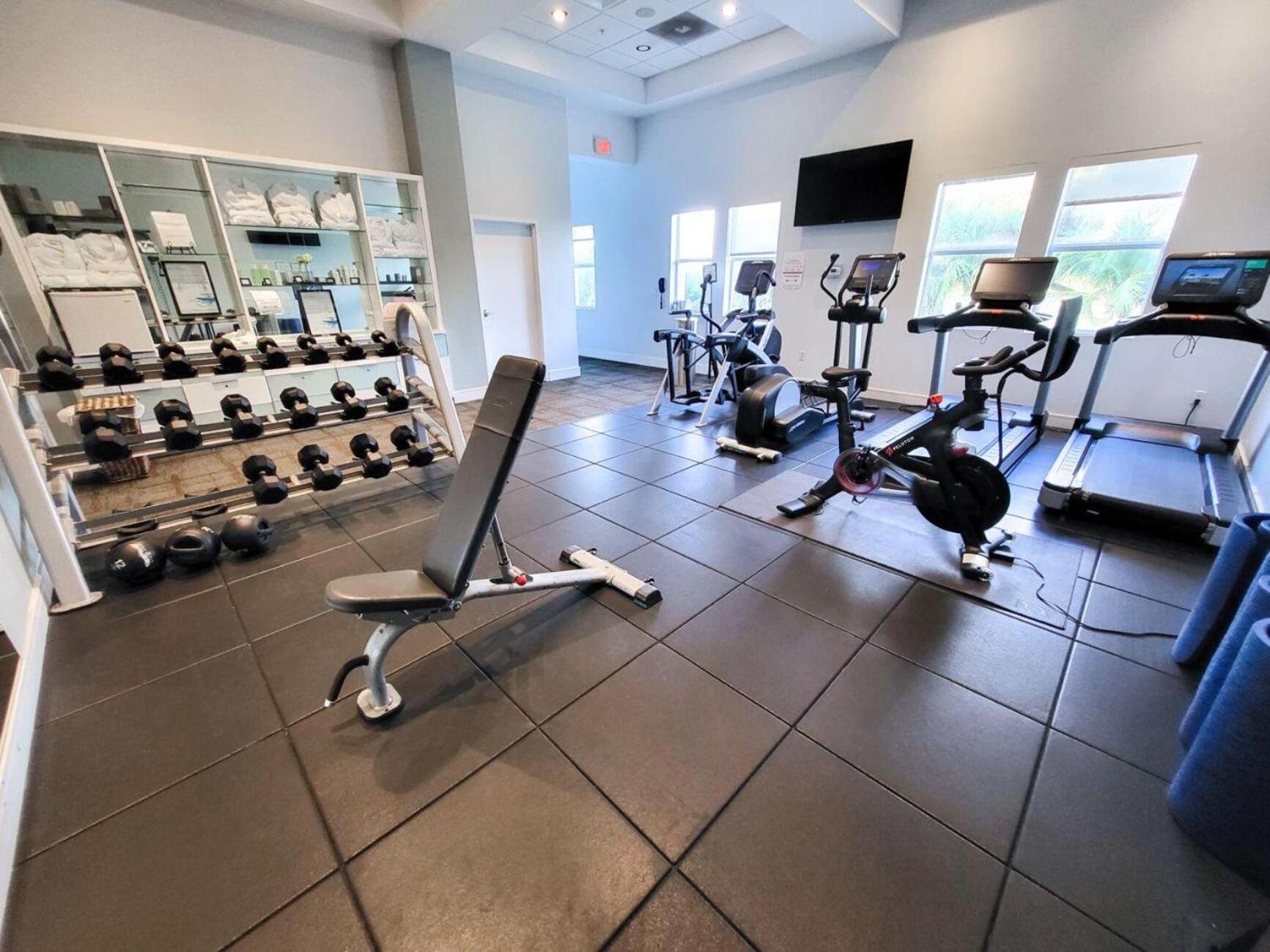 Doral Pool 1407 by WaveProperties