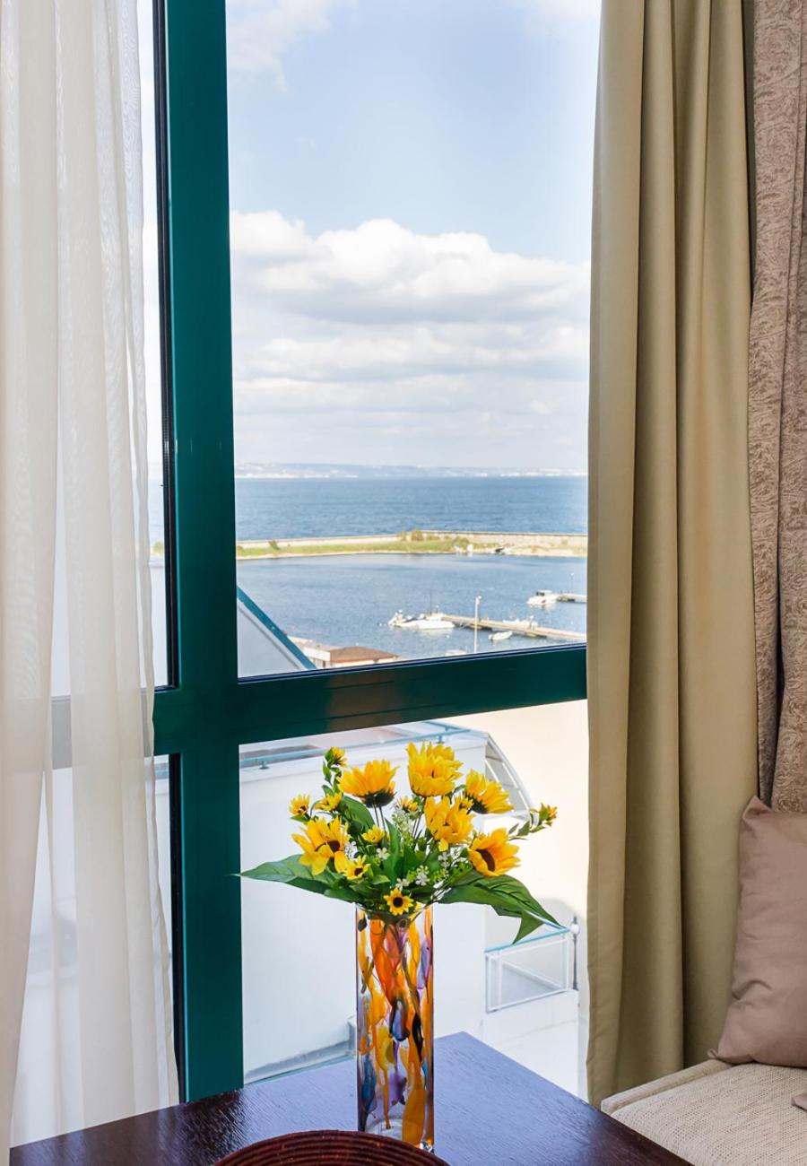 Sunny Studio in Hotel Berlin, Steps from the Beach! by Flat Mаnager