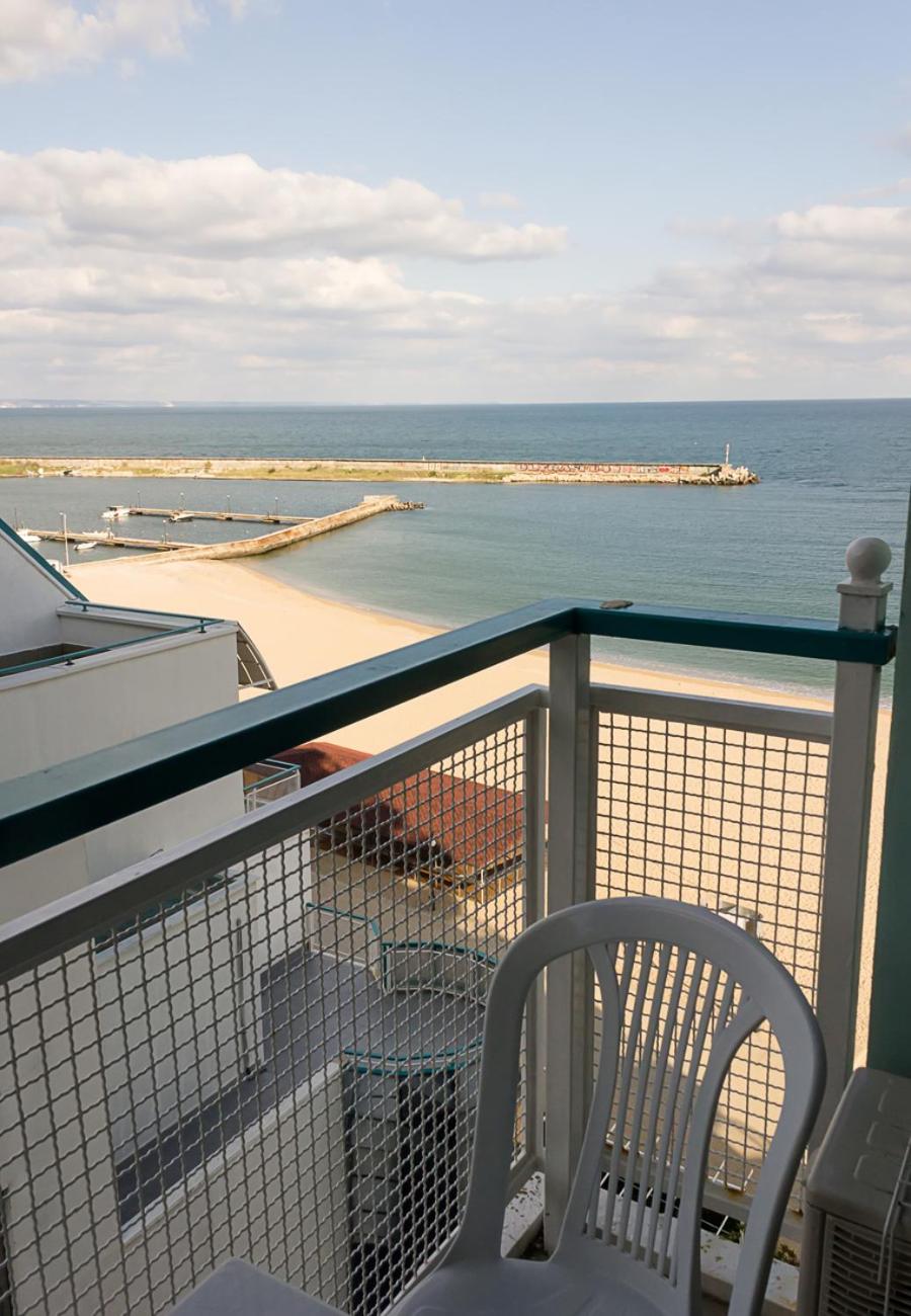 Sunny Studio in Hotel Berlin, Steps from the Beach! by Flat Mаnager