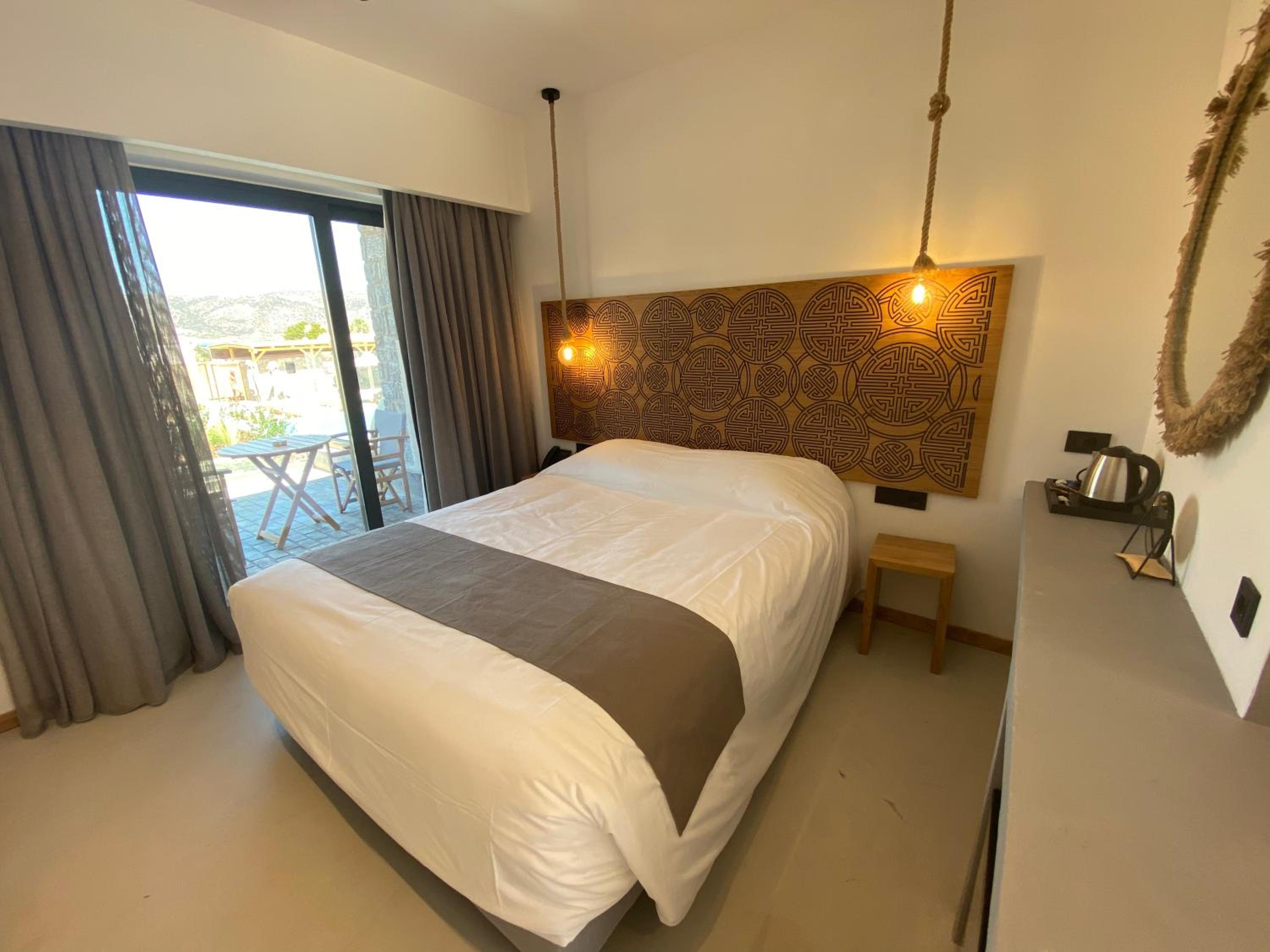 Helios Beach Hotel & Bungalows
