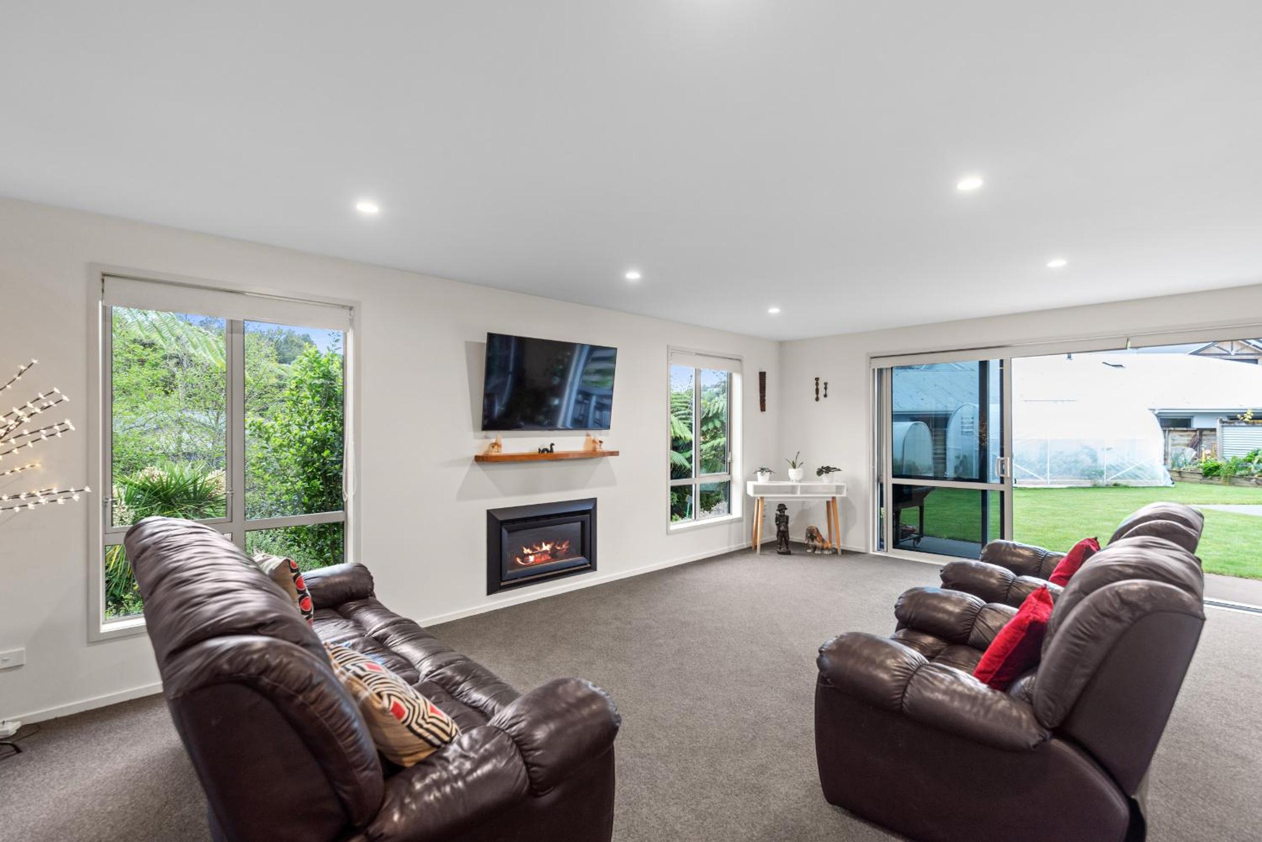 The Red Door - New Plymouth Holiday Home view 2