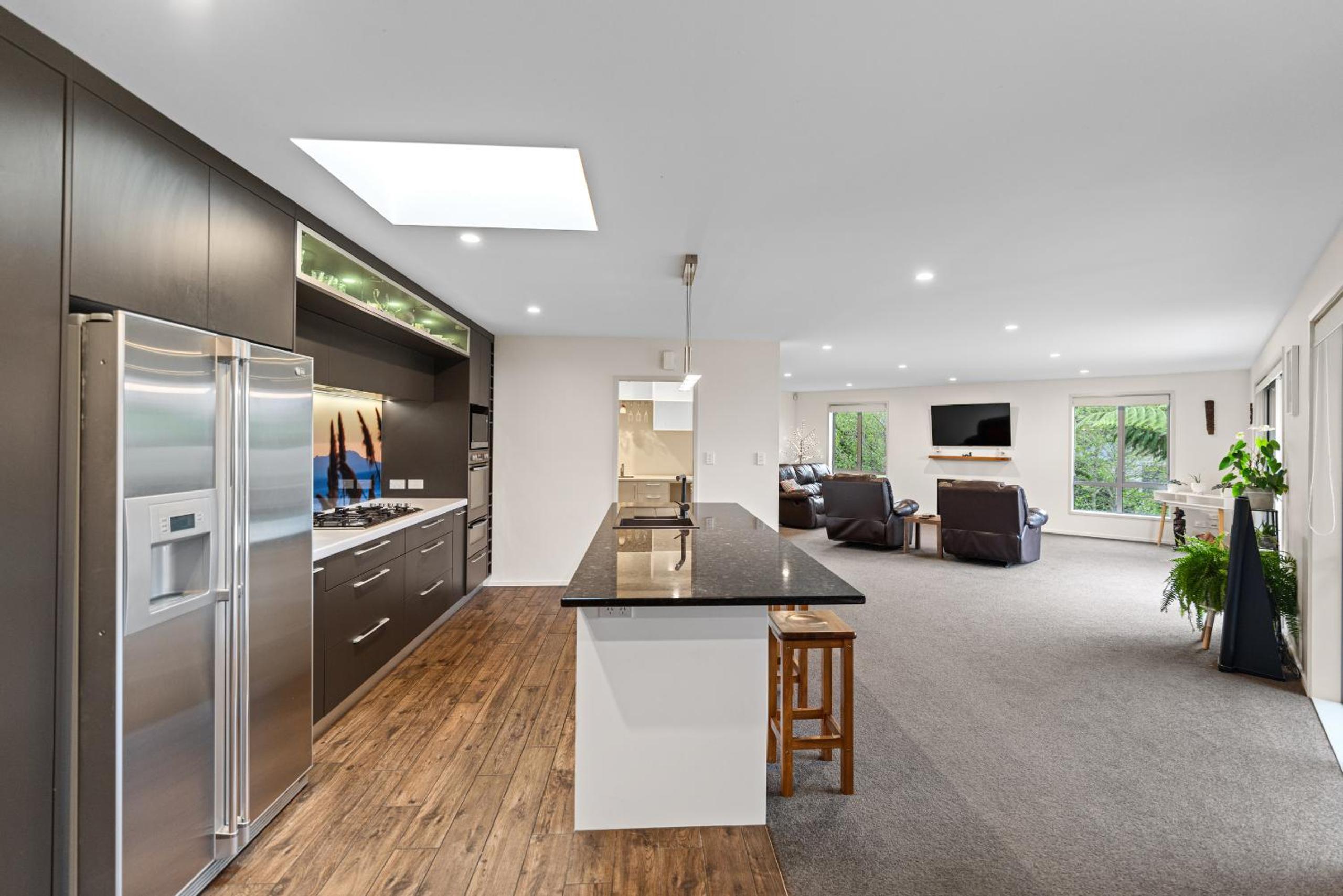 The Red Door - New Plymouth Holiday Home view 5