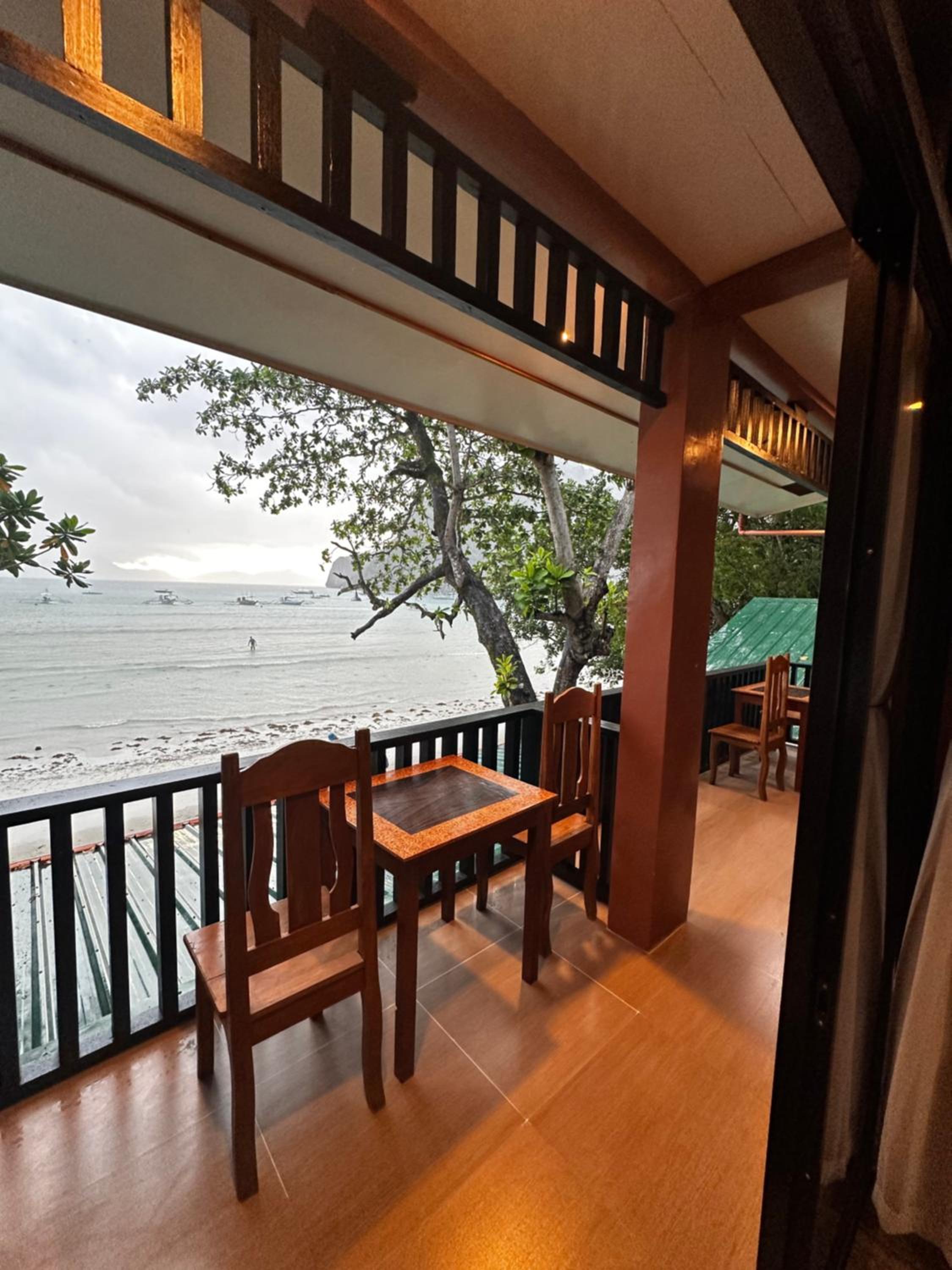 Fabregas Beach Cottages view 4
