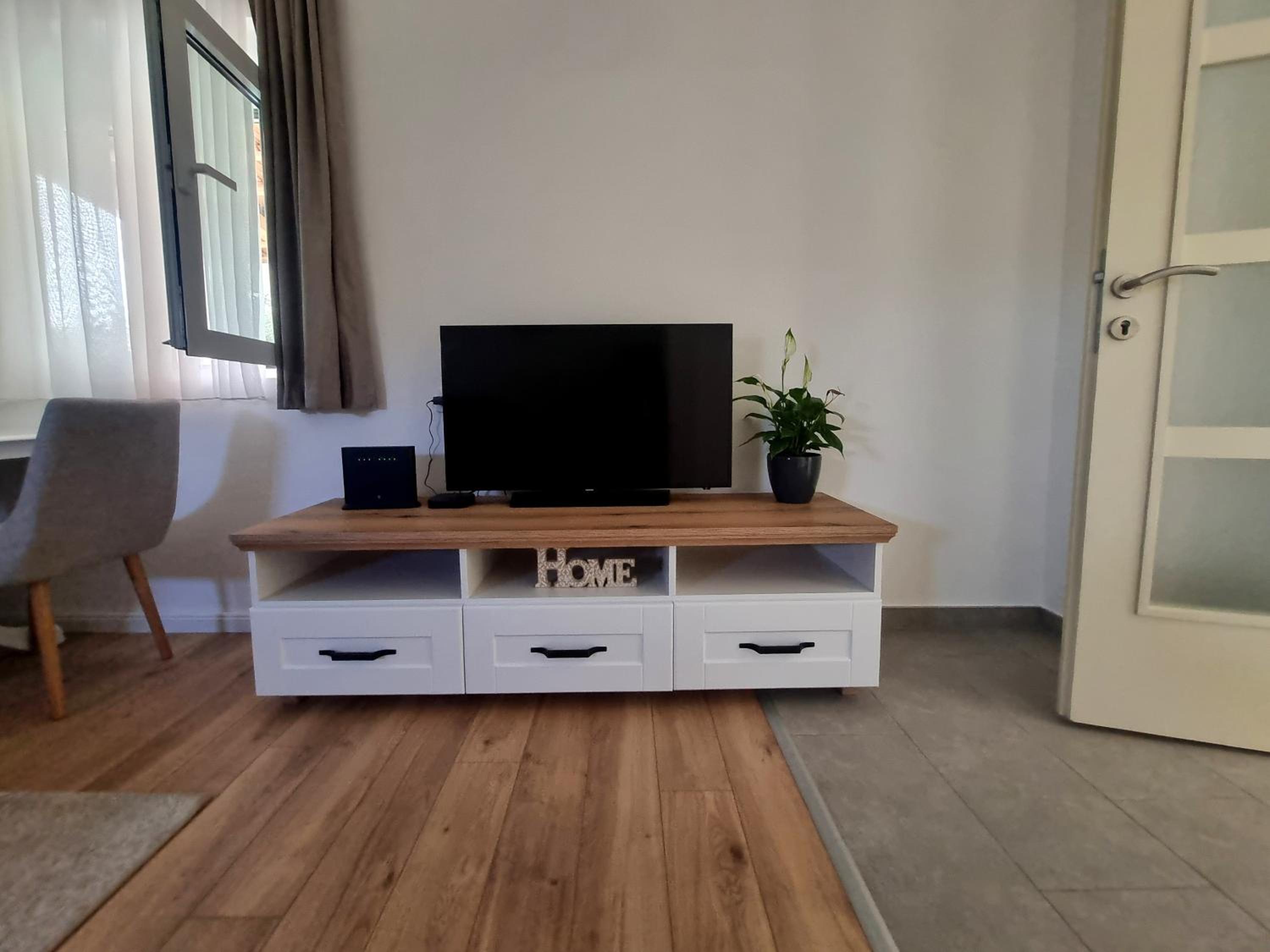 Apartment Matija Airport view 5