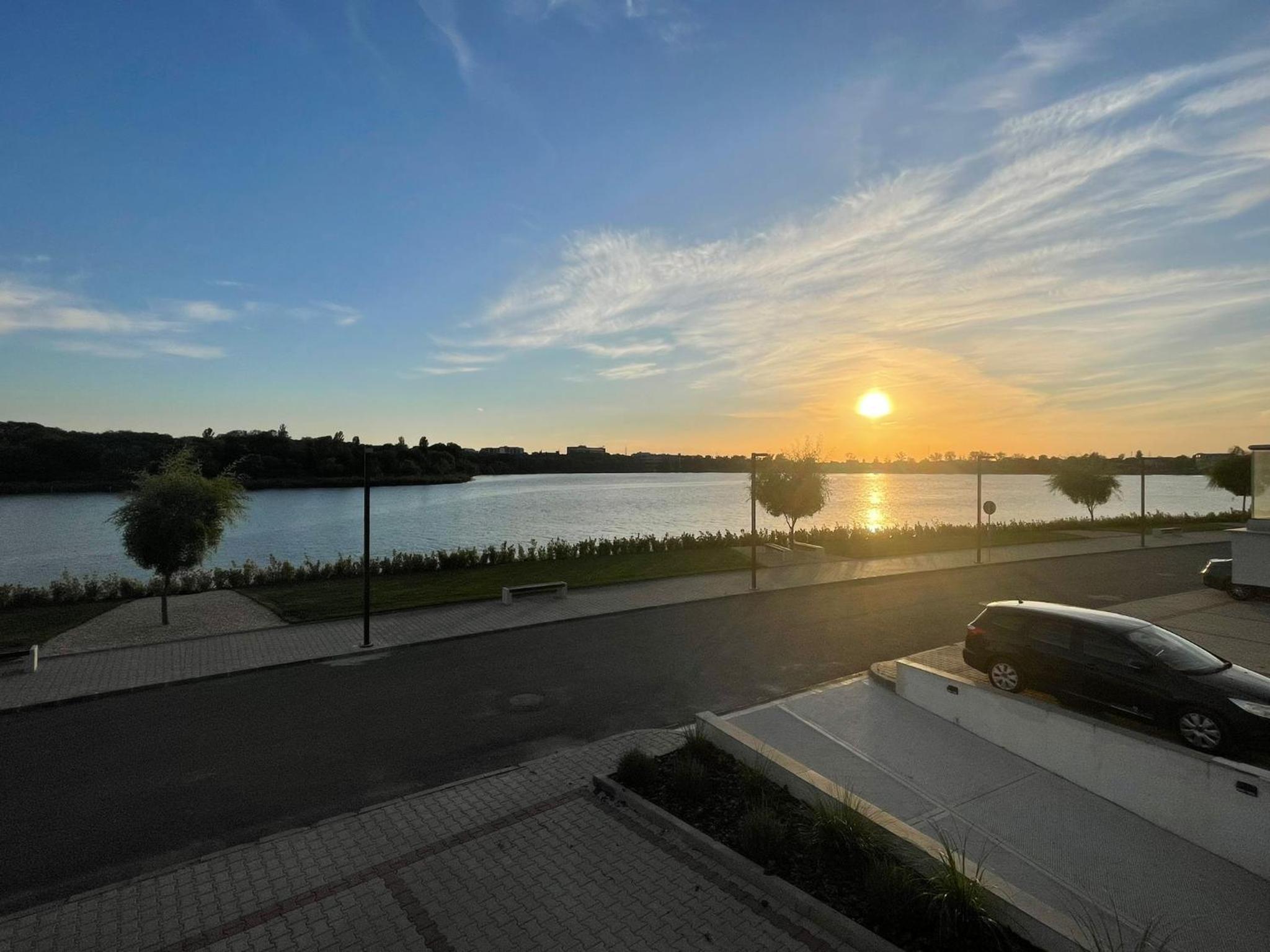 Apartment No 503 Lebada Lake Residence