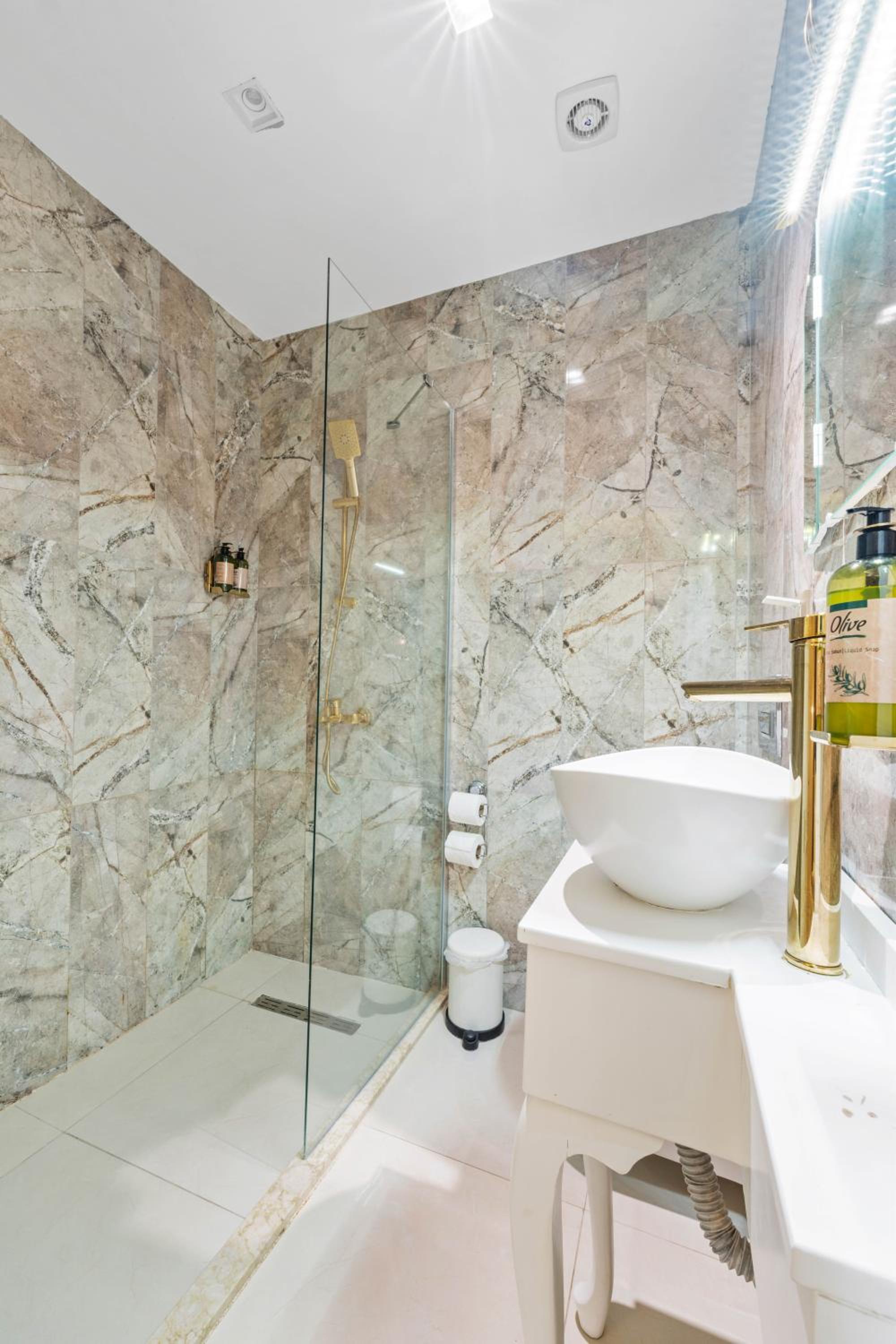 Elegance East Hotel - Image 100