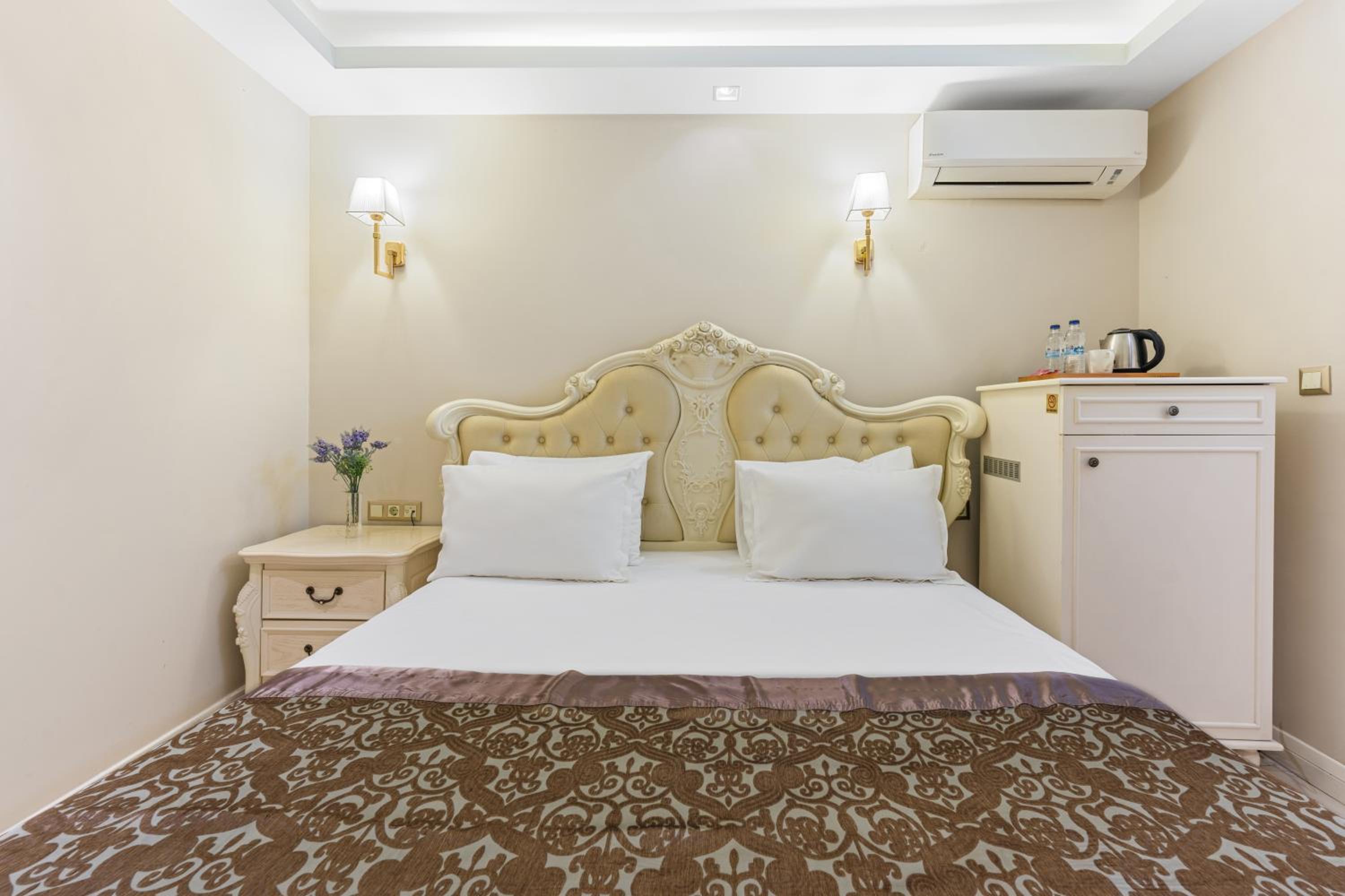 Elegance East Hotel - Image 81