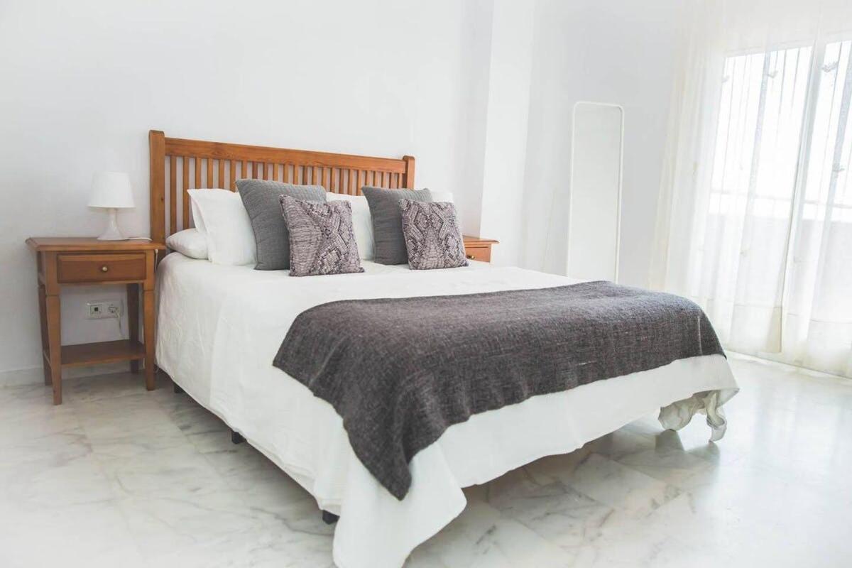 2 bed apartment with great views -Elviria Marbella view 3