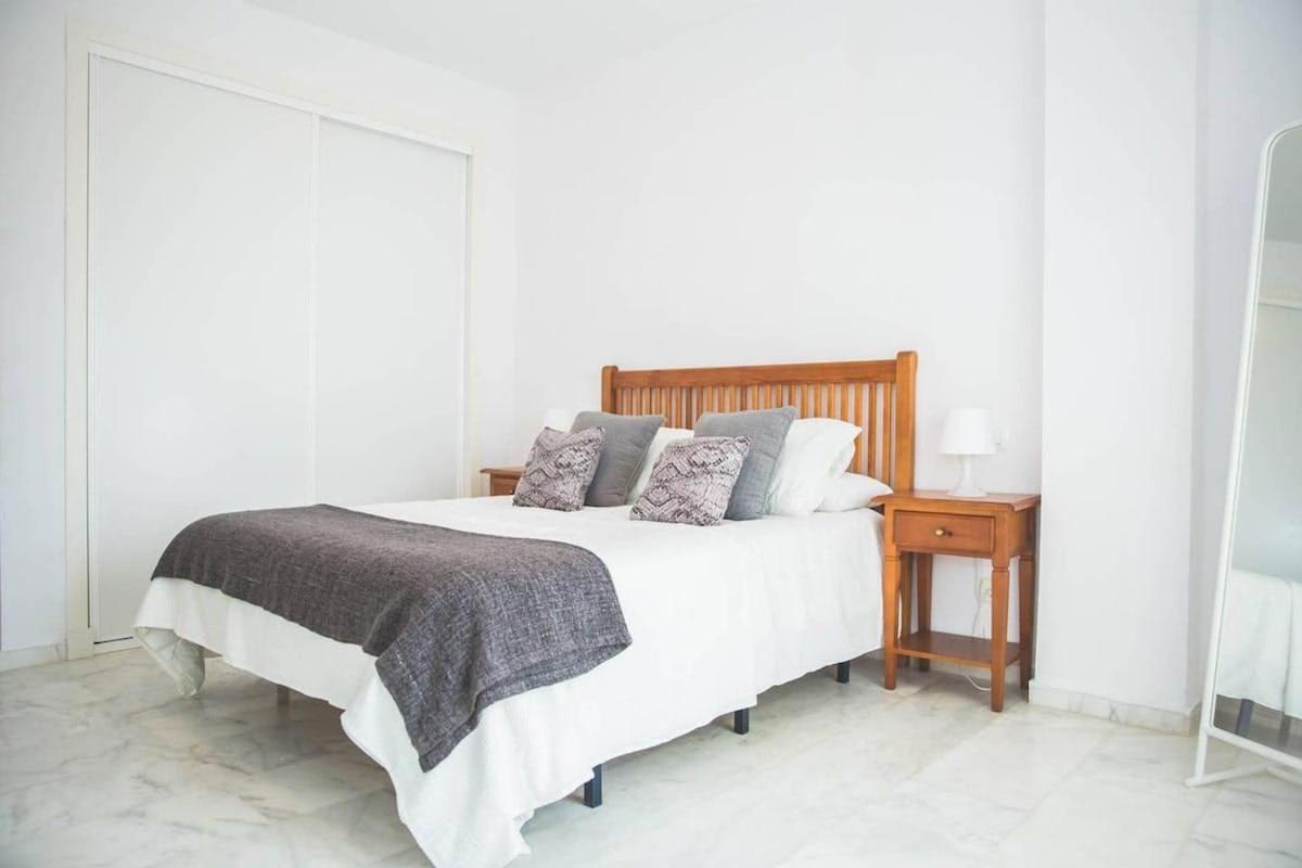 2 bed apartment with great views -Elviria Marbella view 4