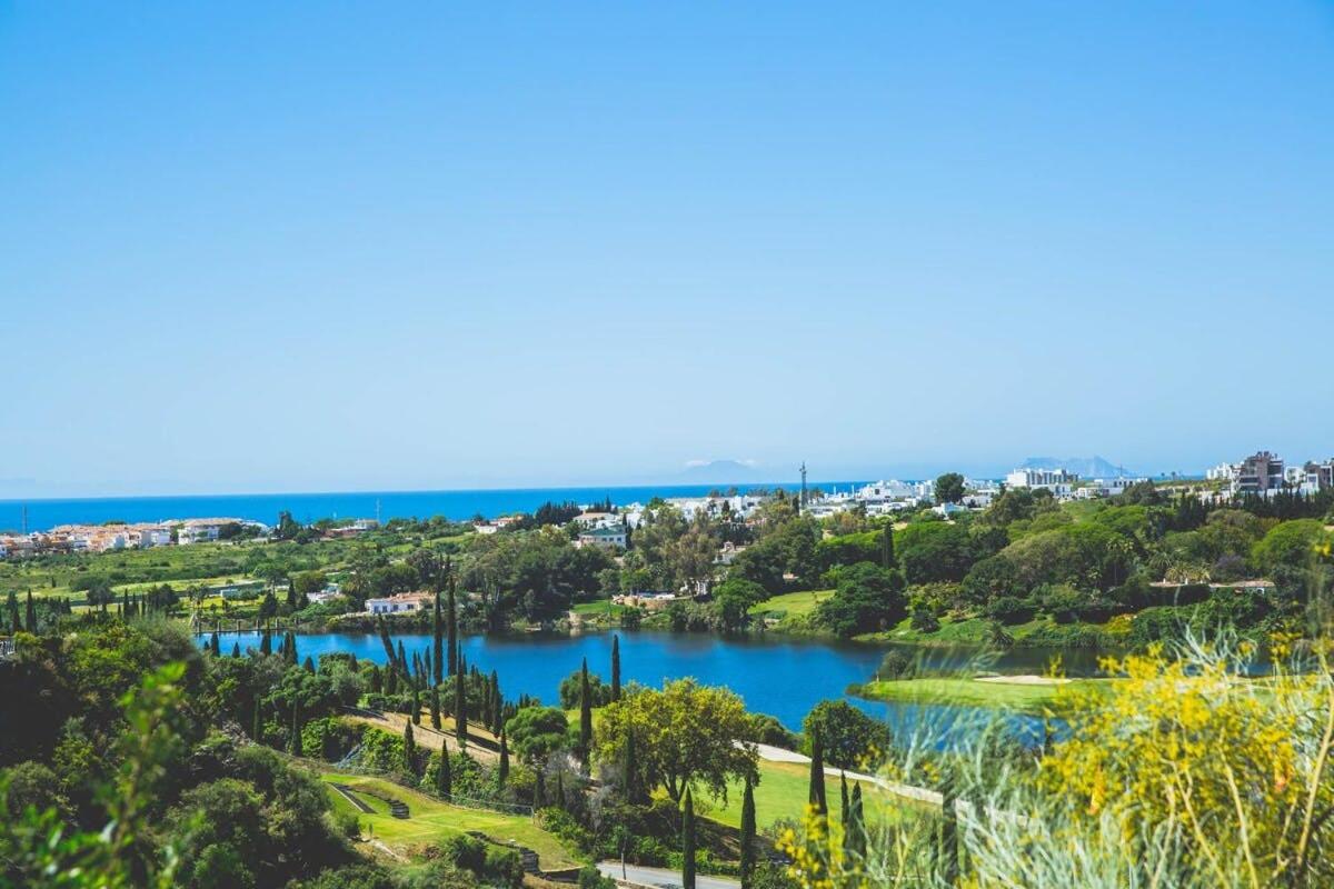 Exclusivo apartamento en Los Flamingos Golf view 2