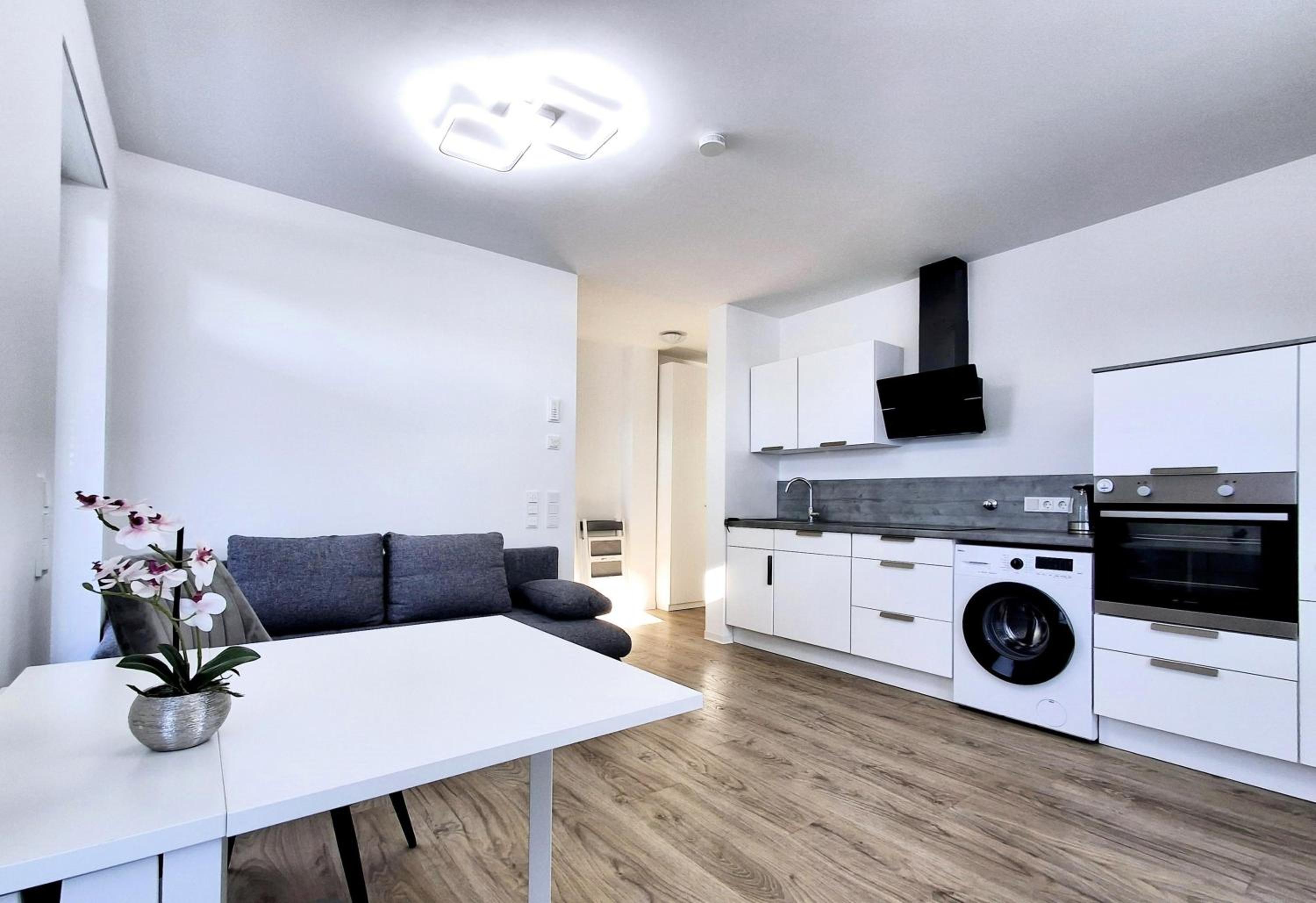 Modernes Apartment mit Terrasse & Garten, Parkplatz & 24h Self-Check-in