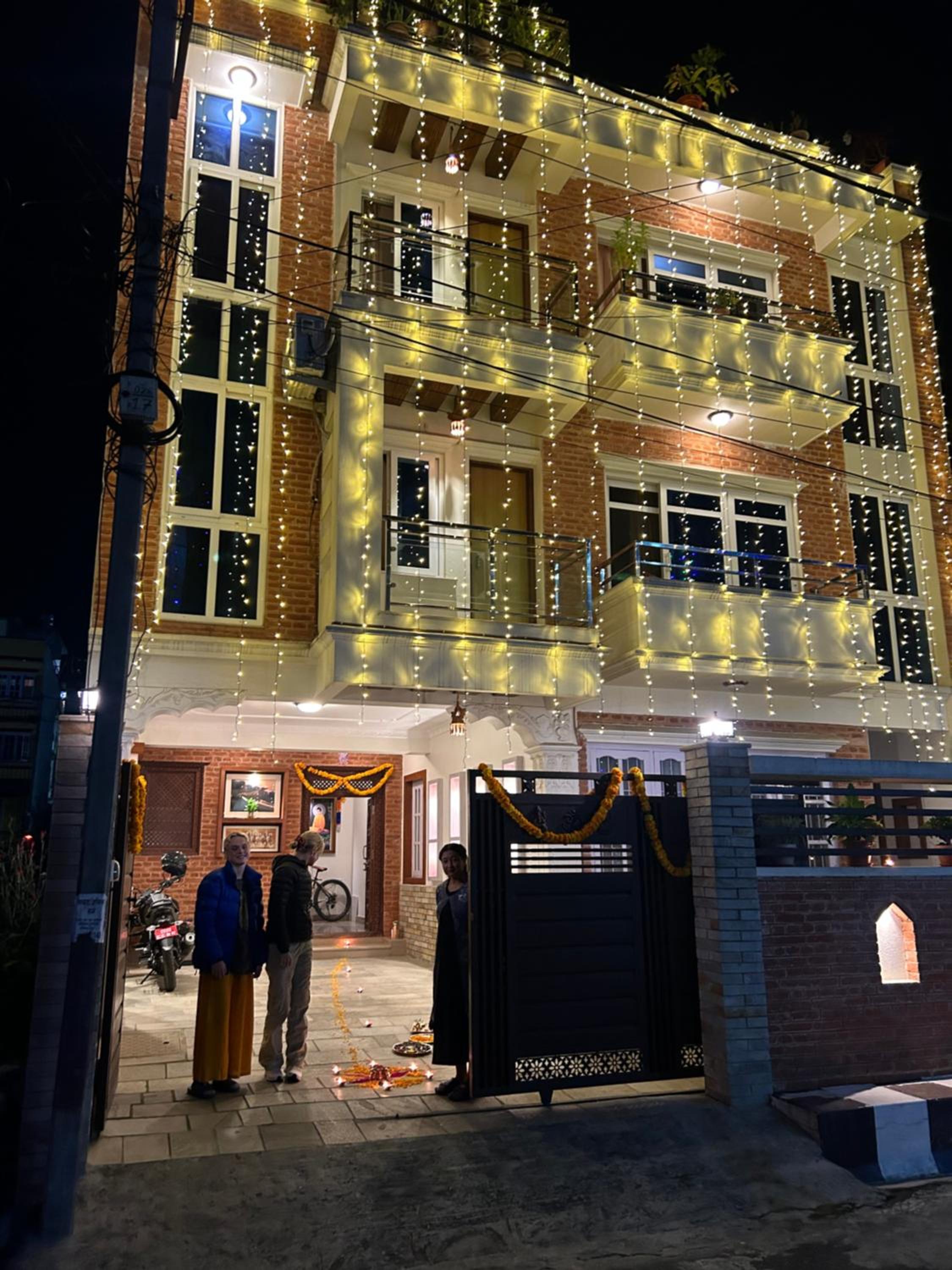 Raniban Suites - Apartment Home view 3