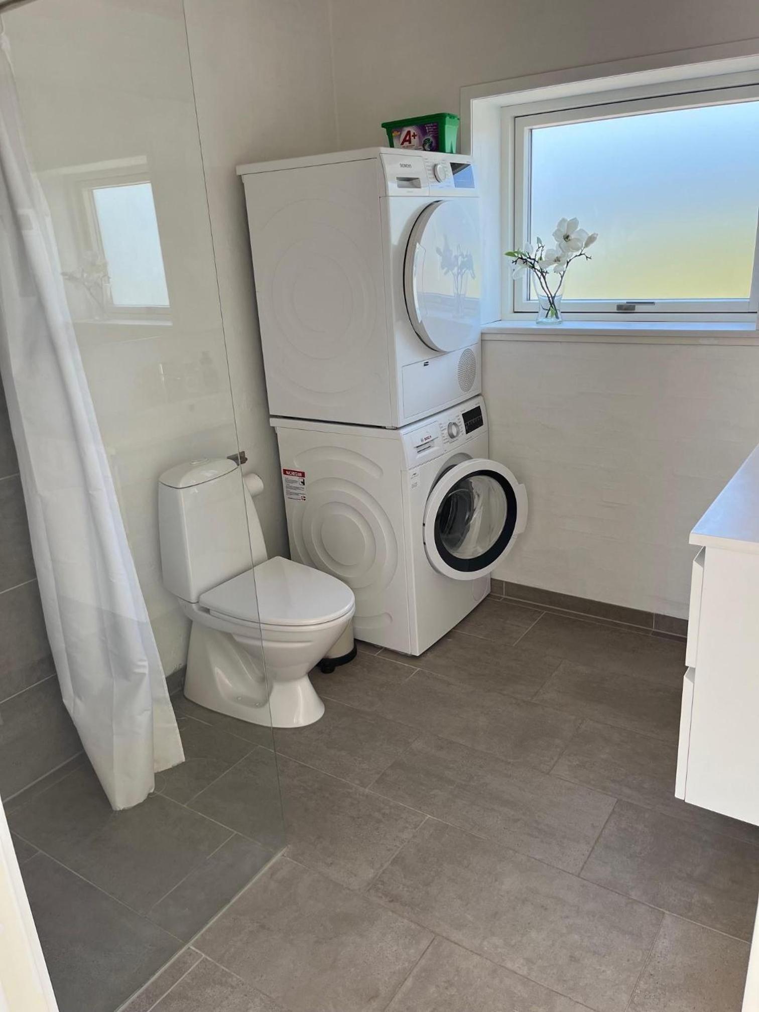 Nice Home In Rønde With 3 Bedrooms And Wifi