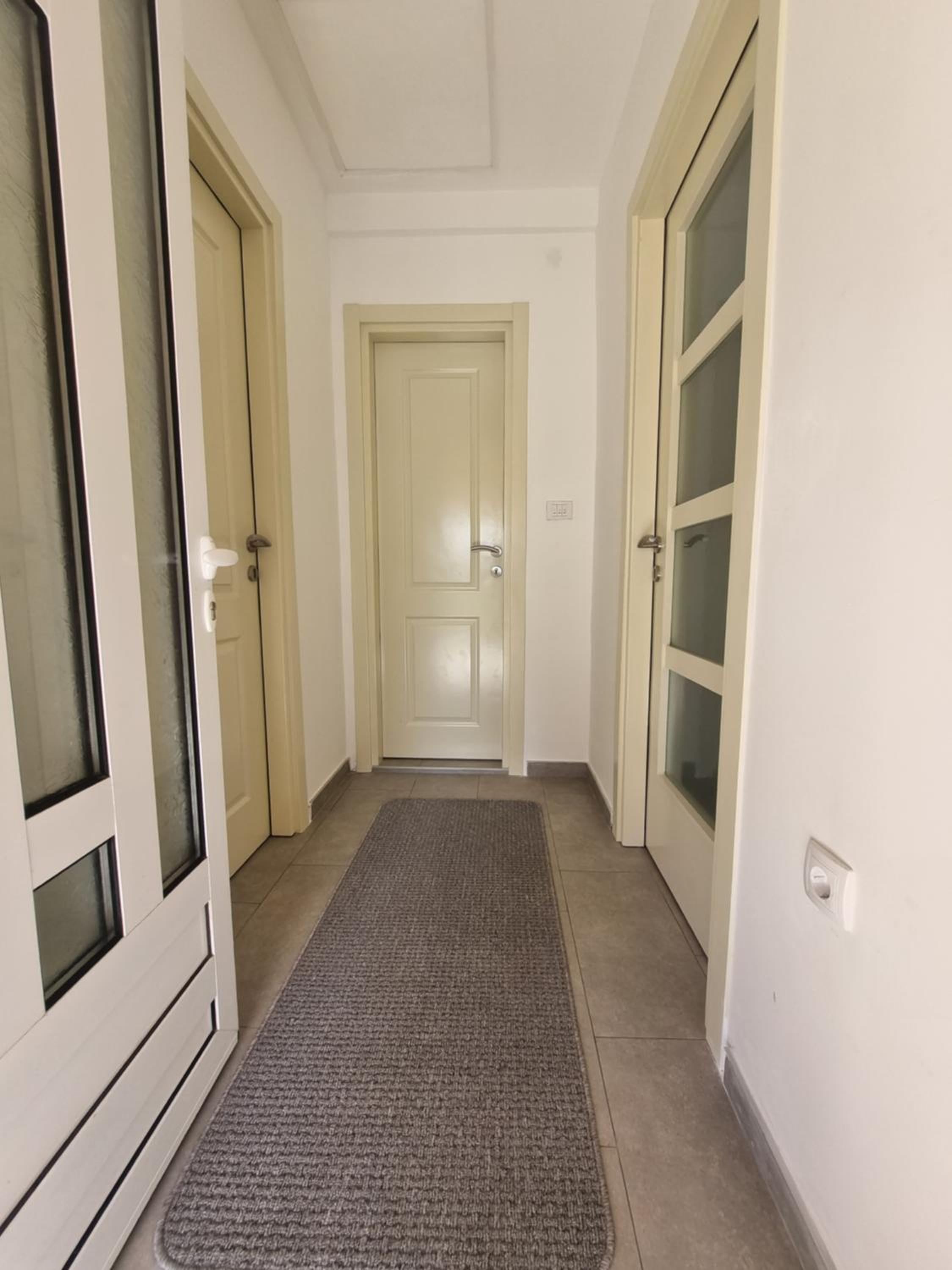 Apartment Matija Airport view 3
