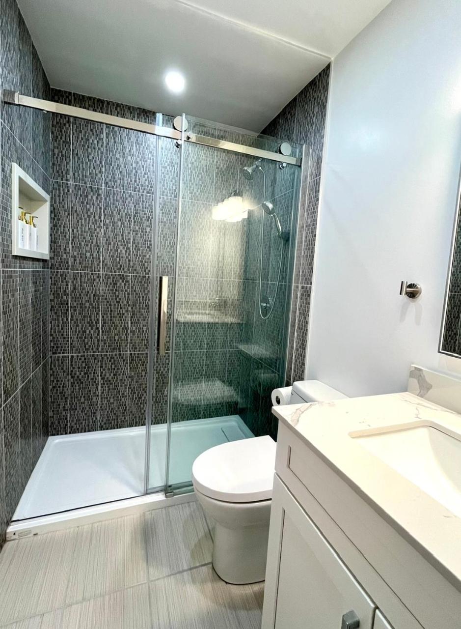 Private room with ensuite bathroom in Toronto