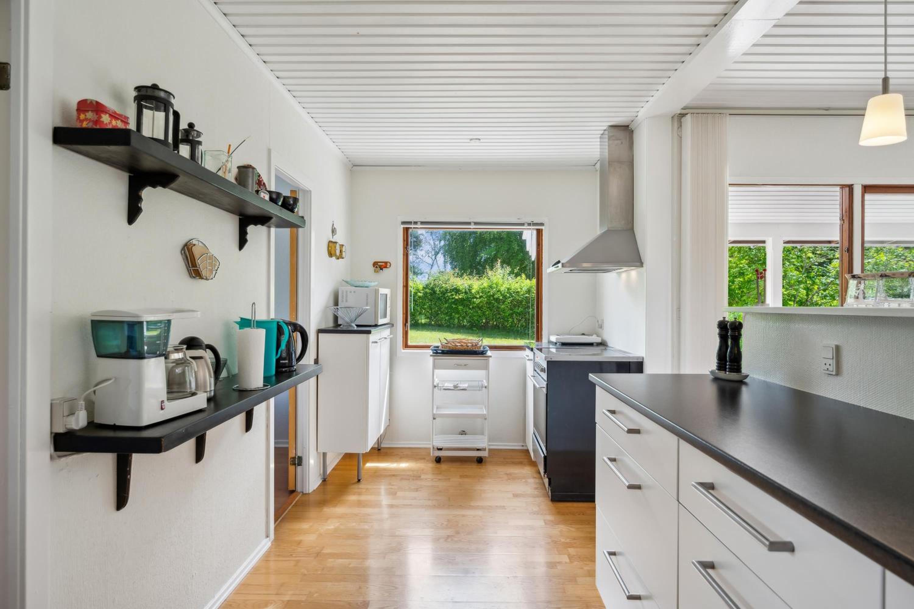 Charming And Well-Kept Holiday Home On A Large Natural Plot Close To Forest, Beach And The Cosy Harbour, Shops And Attractions Of Ebeltoft