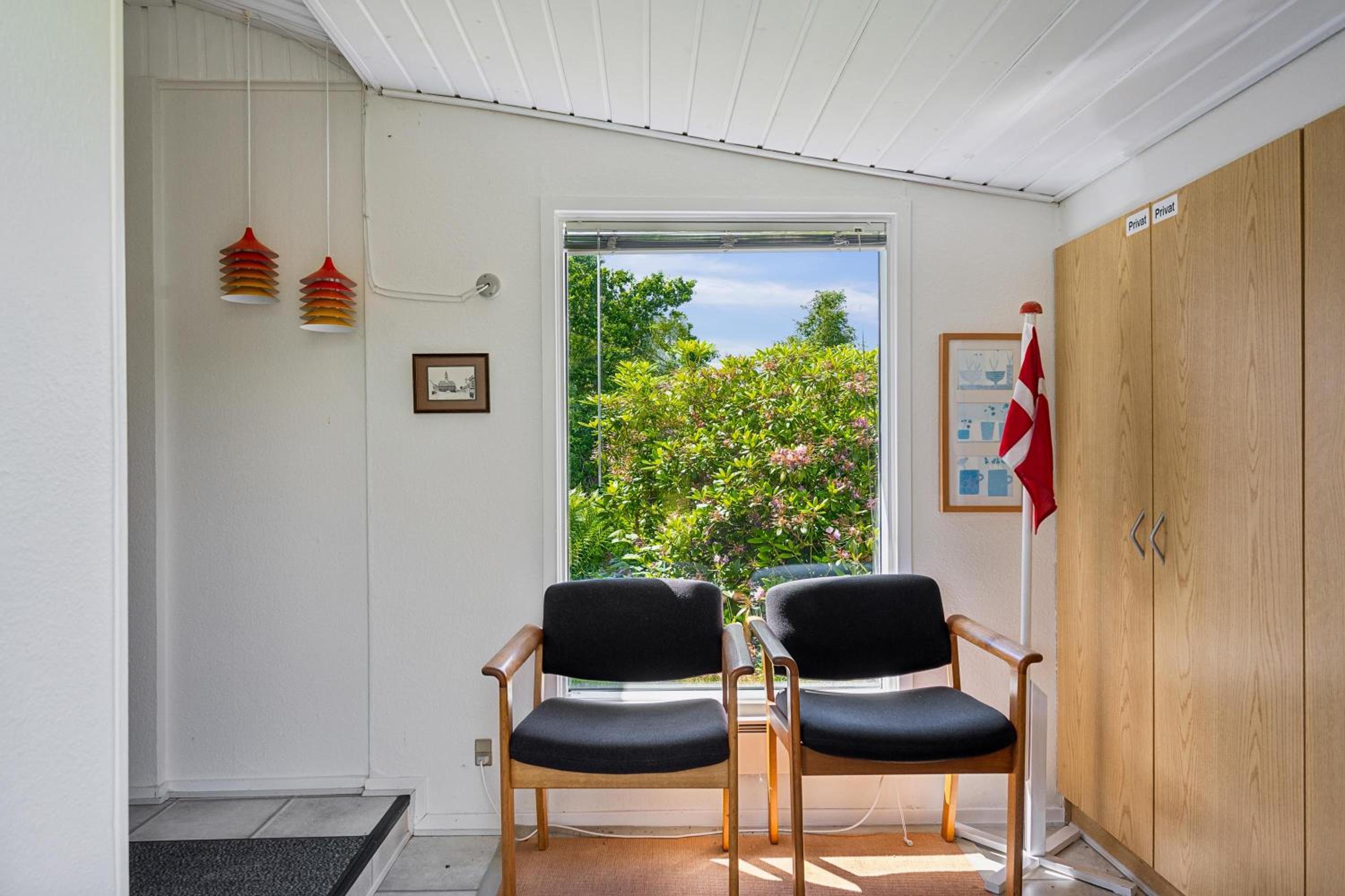 Charming And Well-Kept Holiday Home On A Large Natural Plot Close To Forest, Beach And The Cosy Harbour, Shops And Attractions Of Ebeltoft