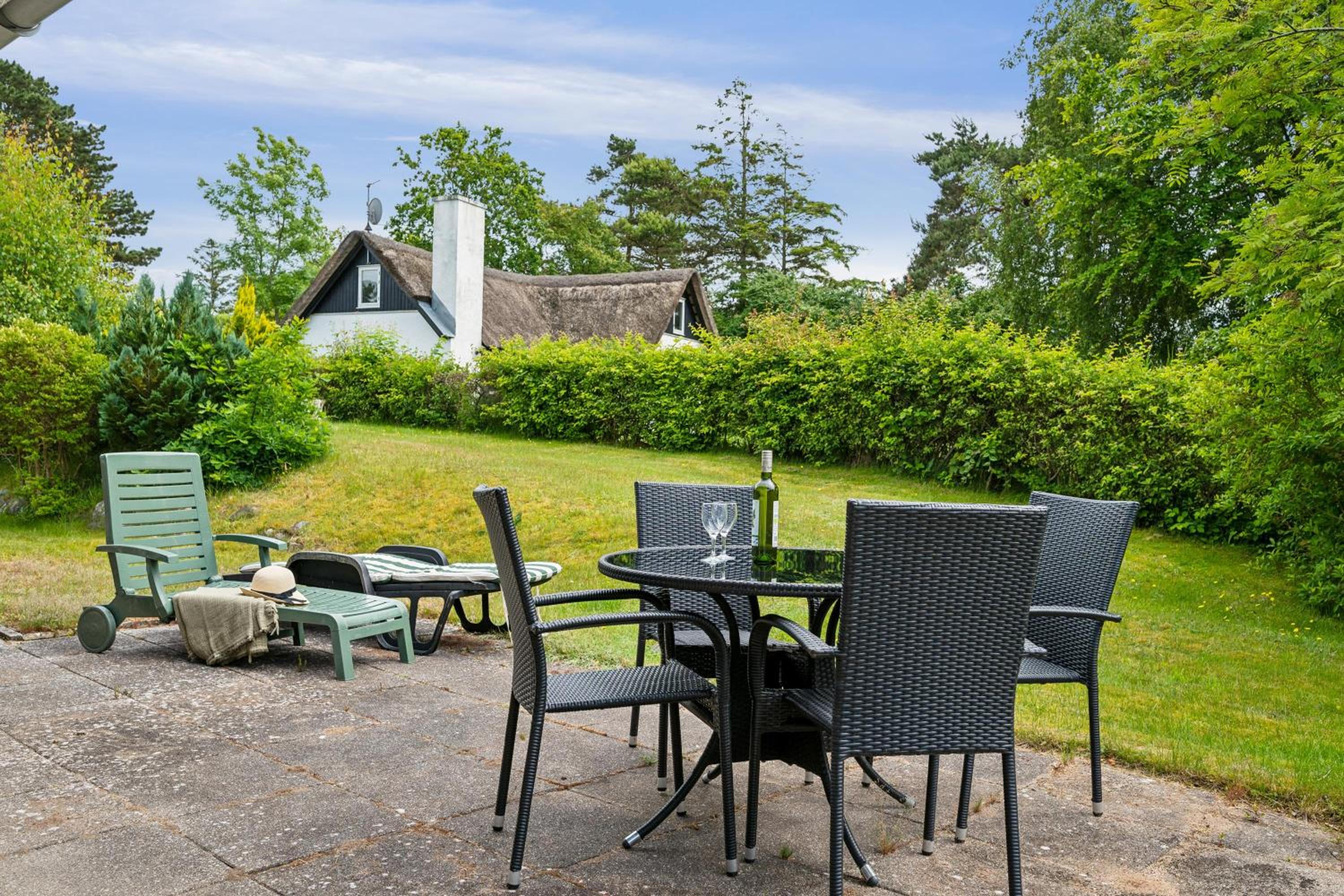 Charming And Well-Kept Holiday Home On A Large Natural Plot Close To Forest, Beach And The Cosy Harbour, Shops And Attractions Of Ebeltoft