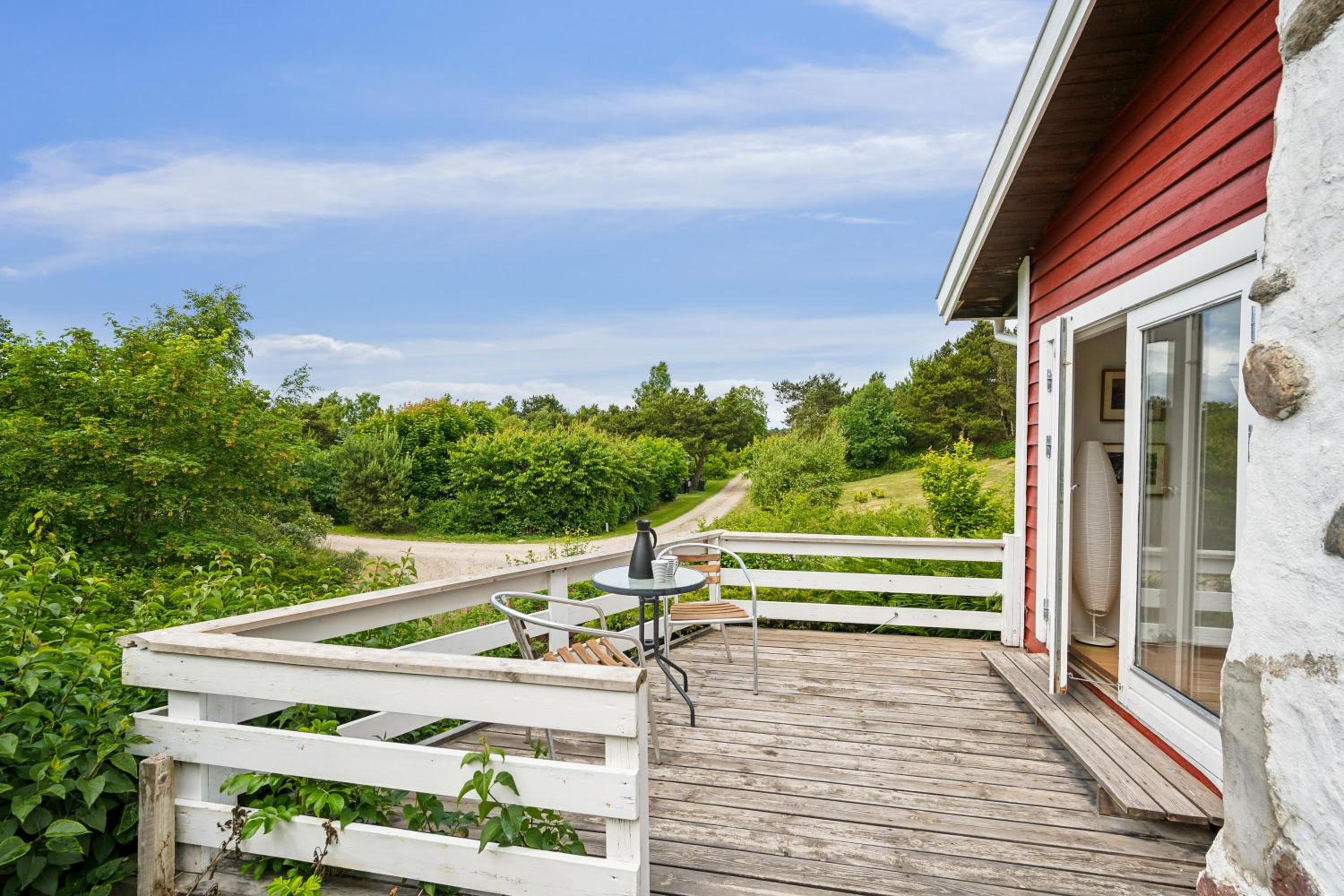 Charming And Well-Kept Holiday Home On A Large Natural Plot Close To Forest, Beach And The Cosy Harbour, Shops And Attractions Of Ebeltoft