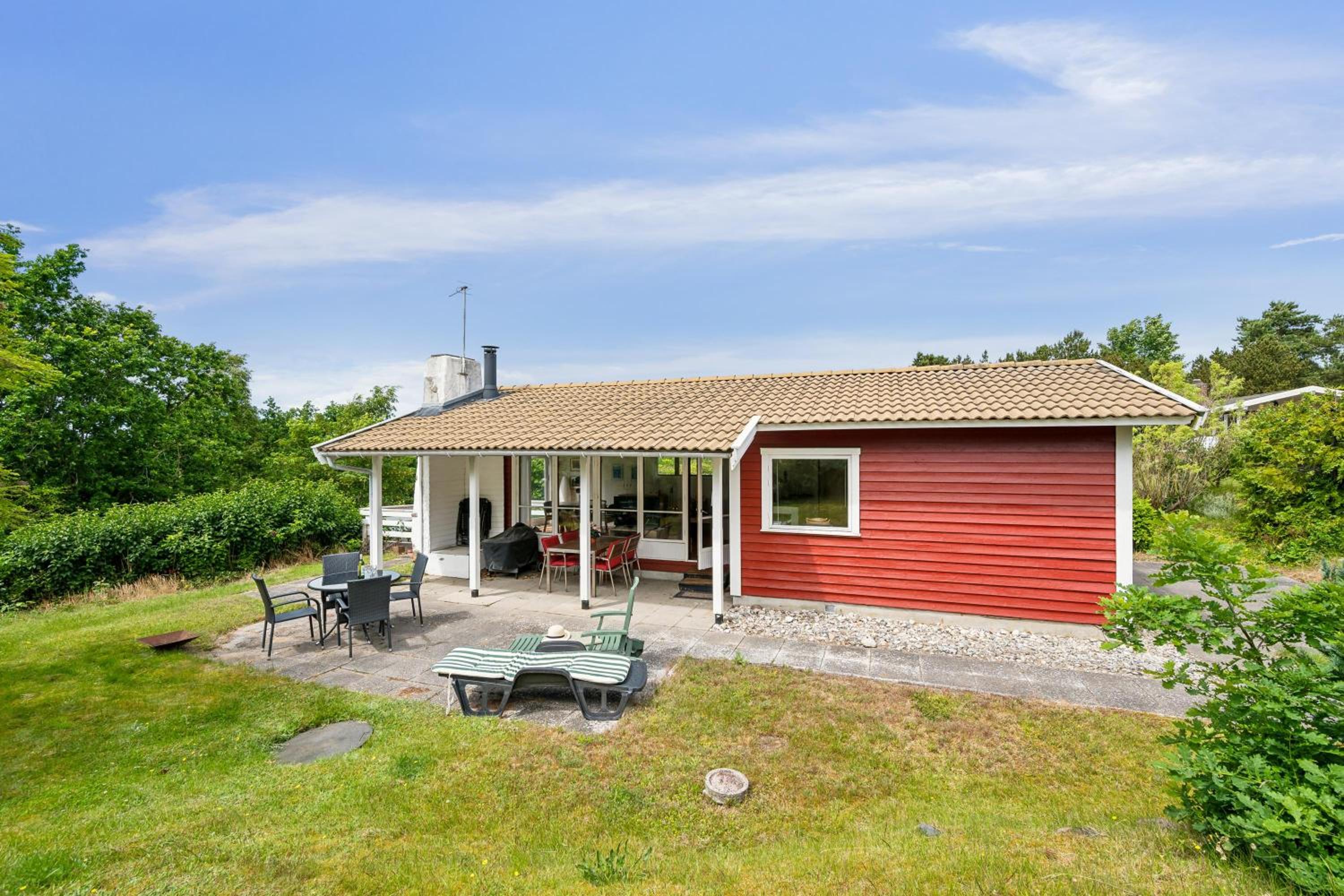 Charming And Well-Kept Holiday Home On A Large Natural Plot Close To Forest, Beach And The Cosy Harbour, Shops And Attractions Of Ebeltoft