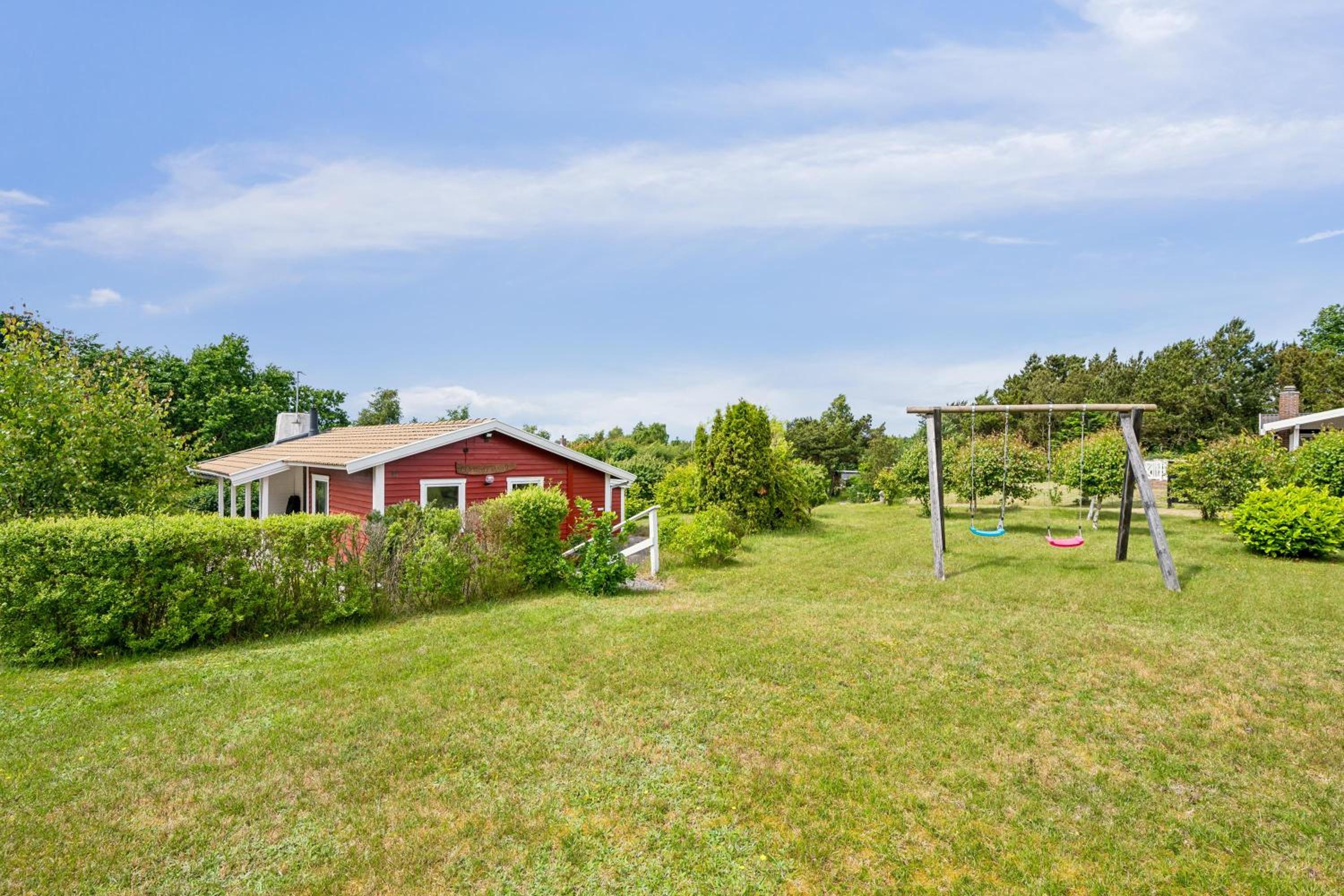 Charming And Well-Kept Holiday Home On A Large Natural Plot Close To Forest, Beach And The Cosy Harbour, Shops And Attractions Of Ebeltoft