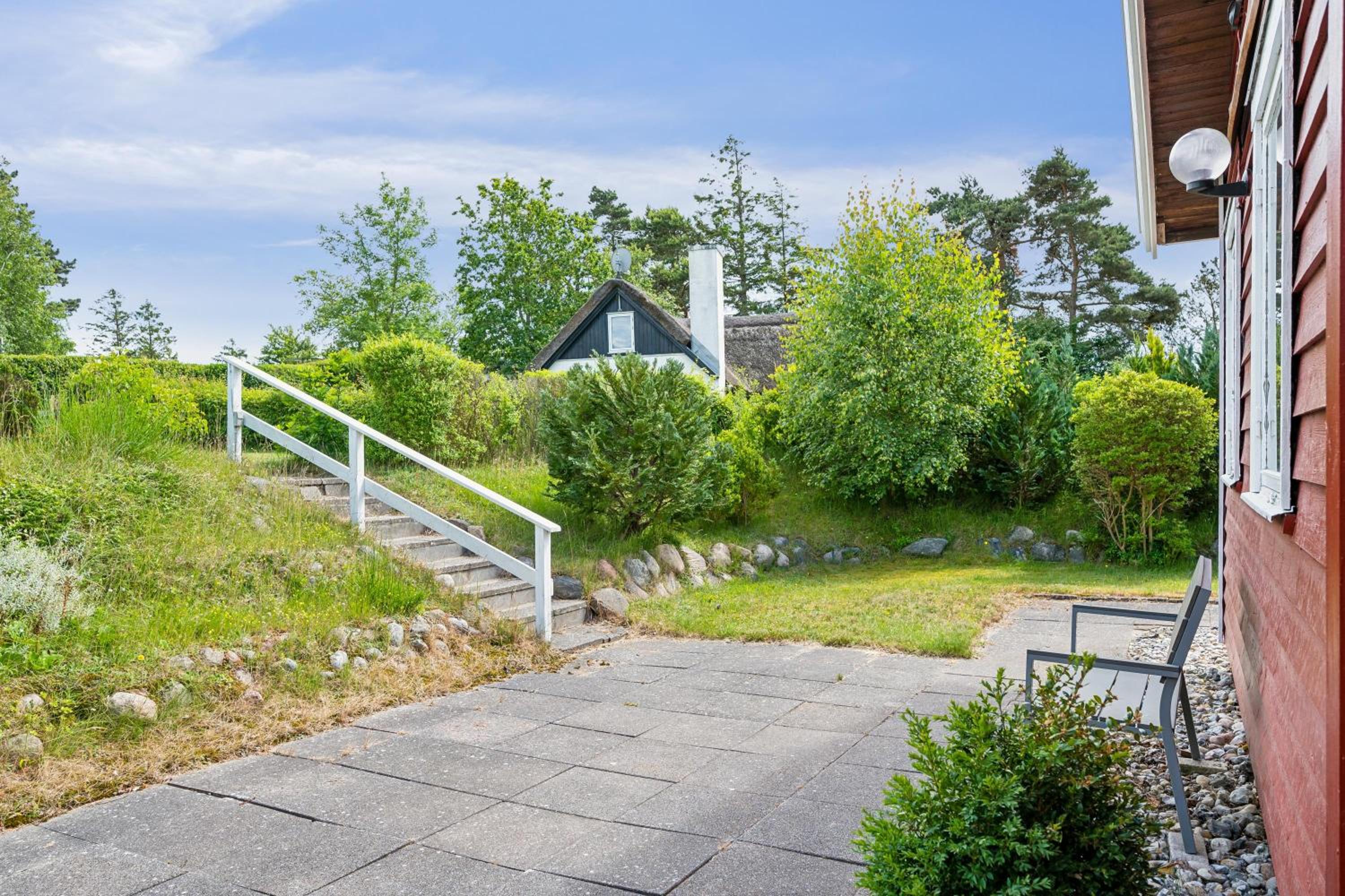 Charming And Well-Kept Holiday Home On A Large Natural Plot Close To Forest, Beach And The Cosy Harbour, Shops And Attractions Of Ebeltoft