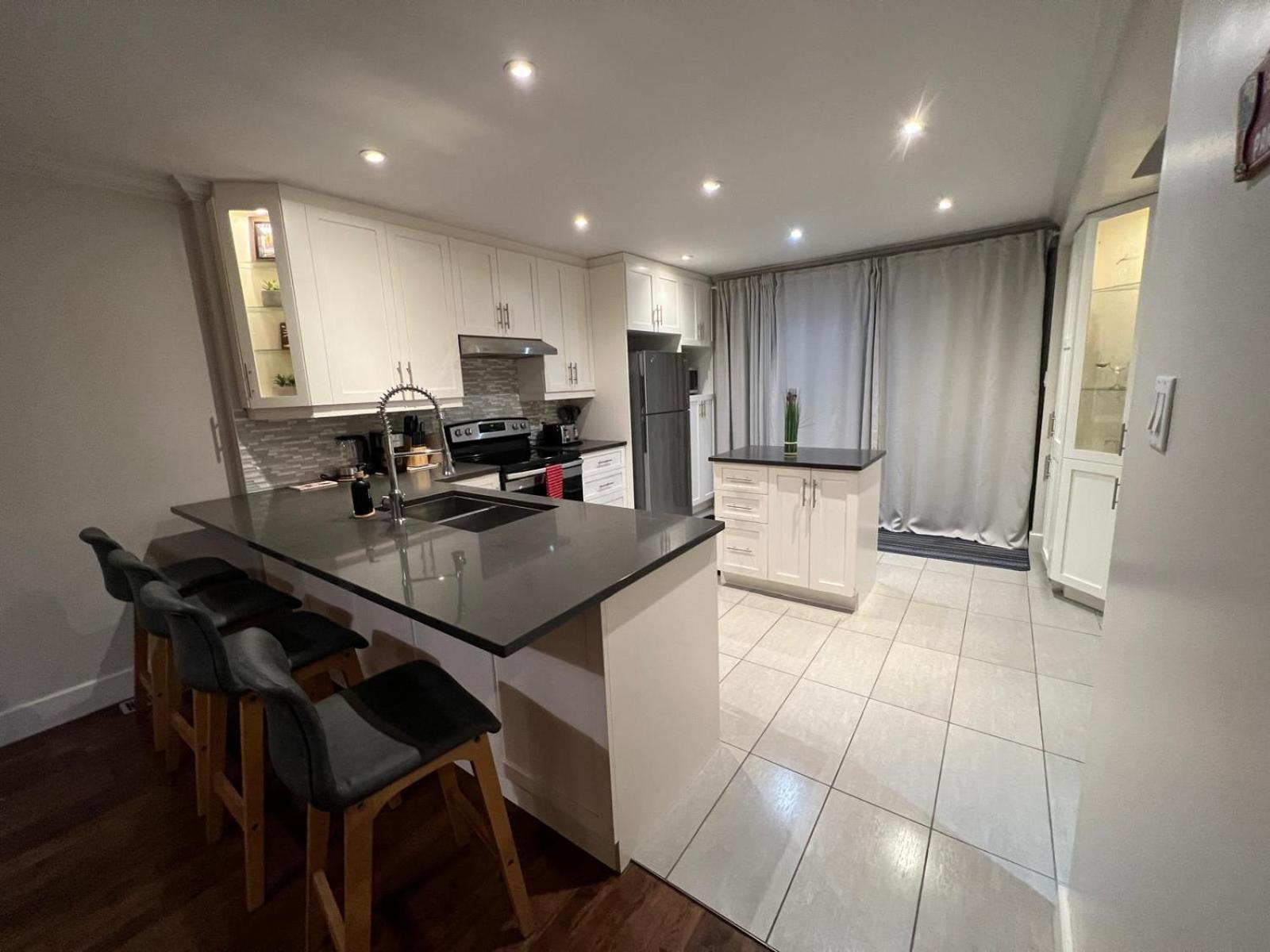 Amazing 3-Bedrooms in Rosemont - Montreal