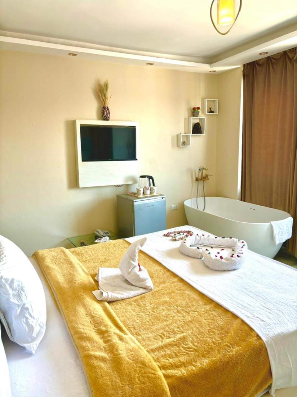 PYRAMIDS guest house