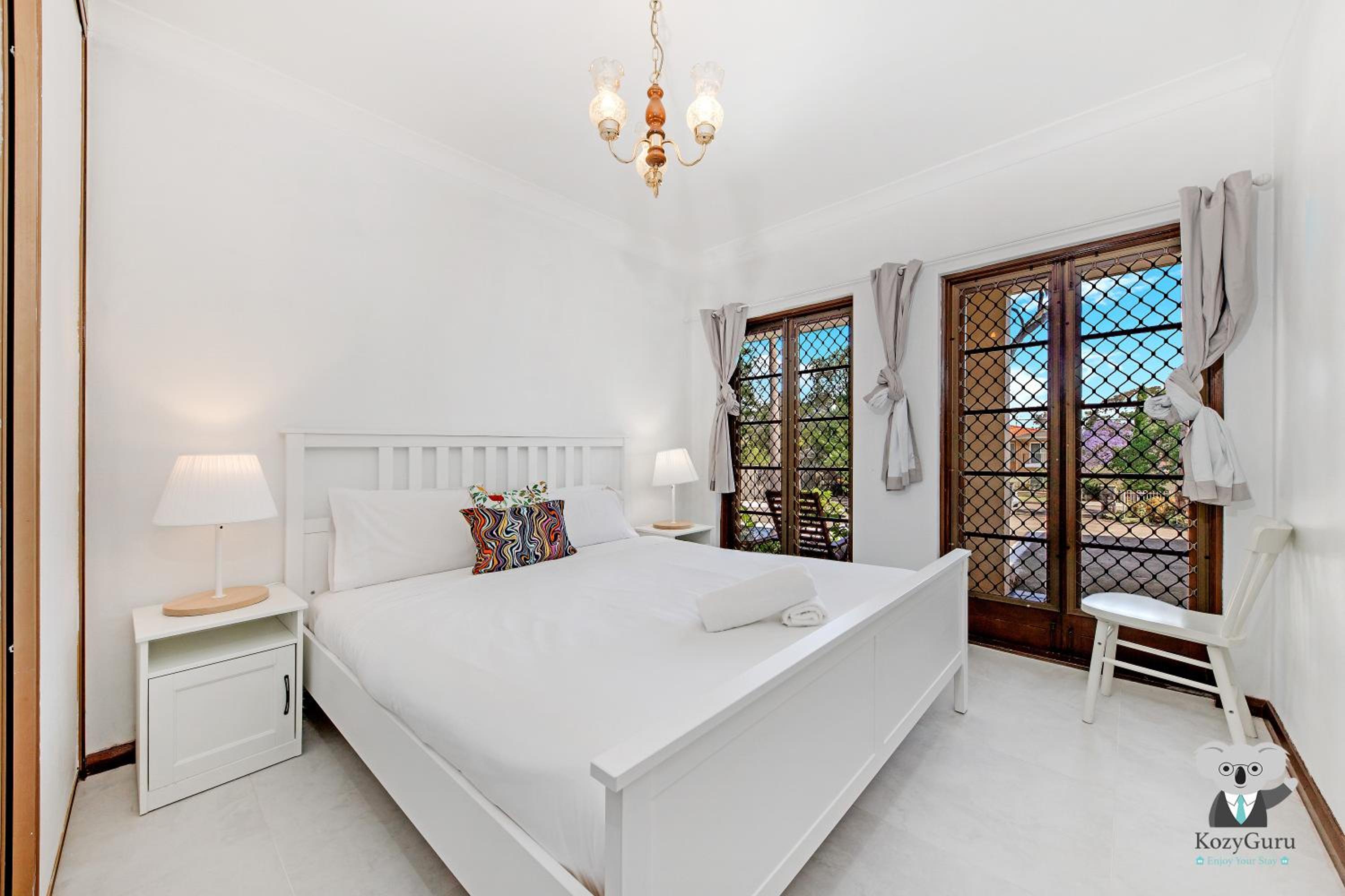 KozyGuru | Thornleigh | Charming Two-Bed Townhouse