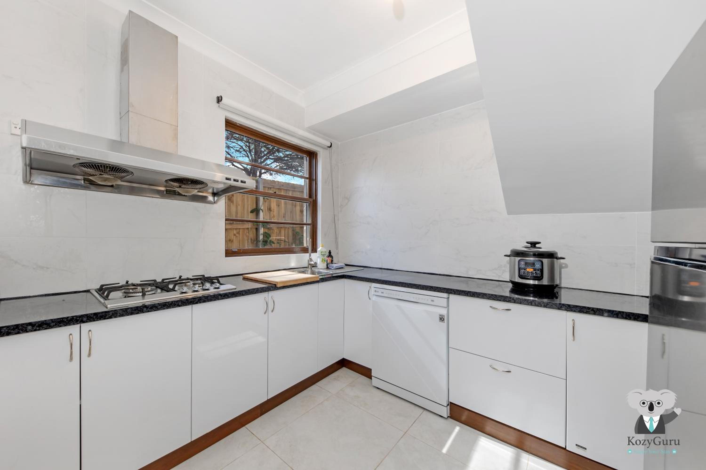 KozyGuru | Thornleigh | Charming Two-Bed Townhouse