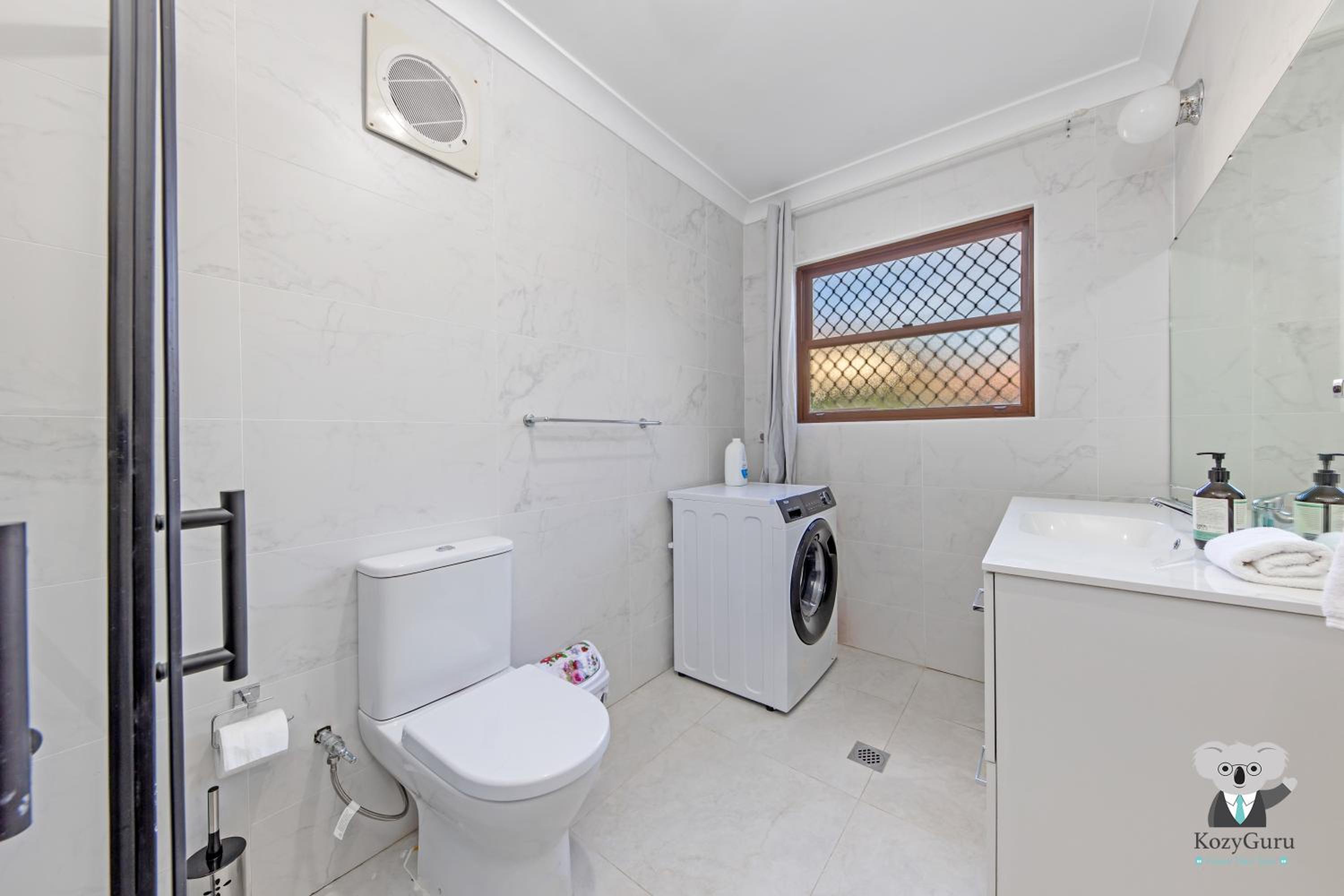KozyGuru | Thornleigh | Charming Two-Bed Townhouse