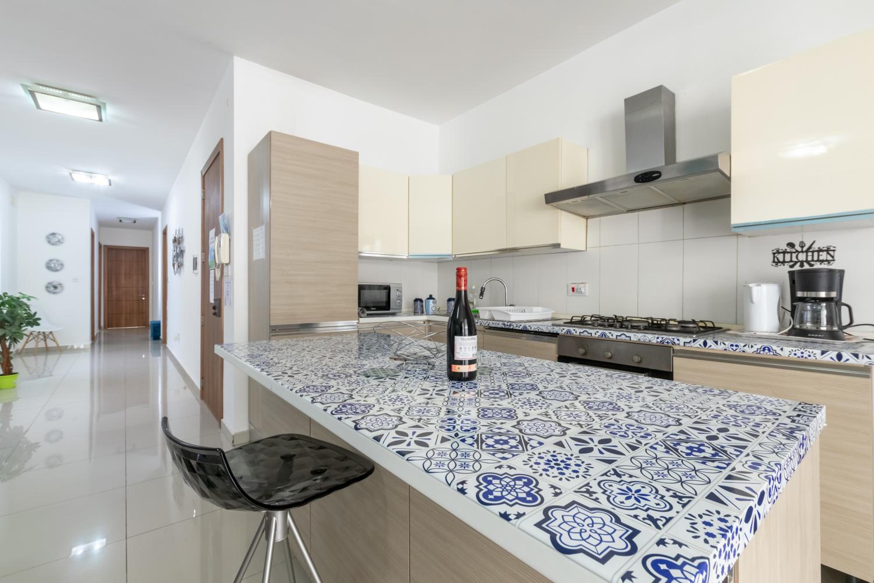 Amazing Apartment with Side Sea View photo 5