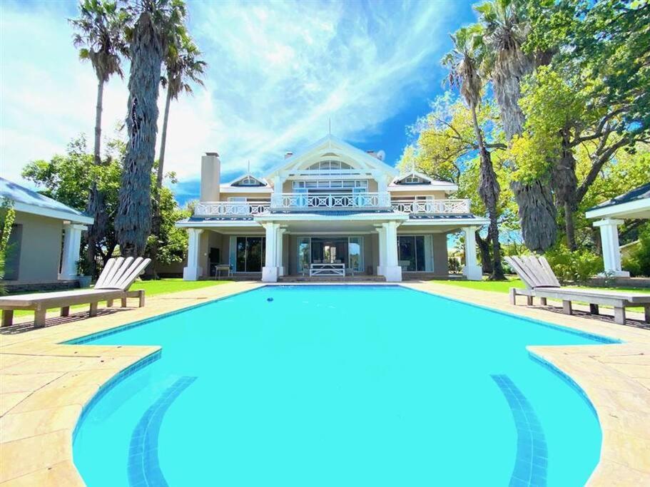 Mauritian Villa on the Vaal River Willows Way