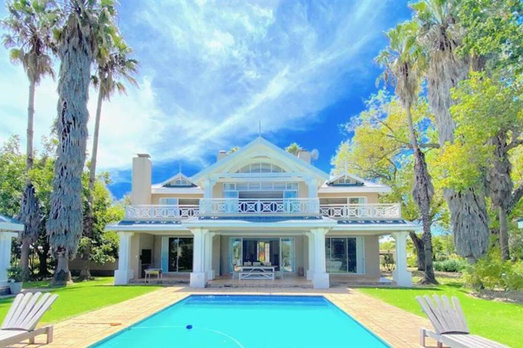 Mauritian Villa on the Vaal River Willows Way