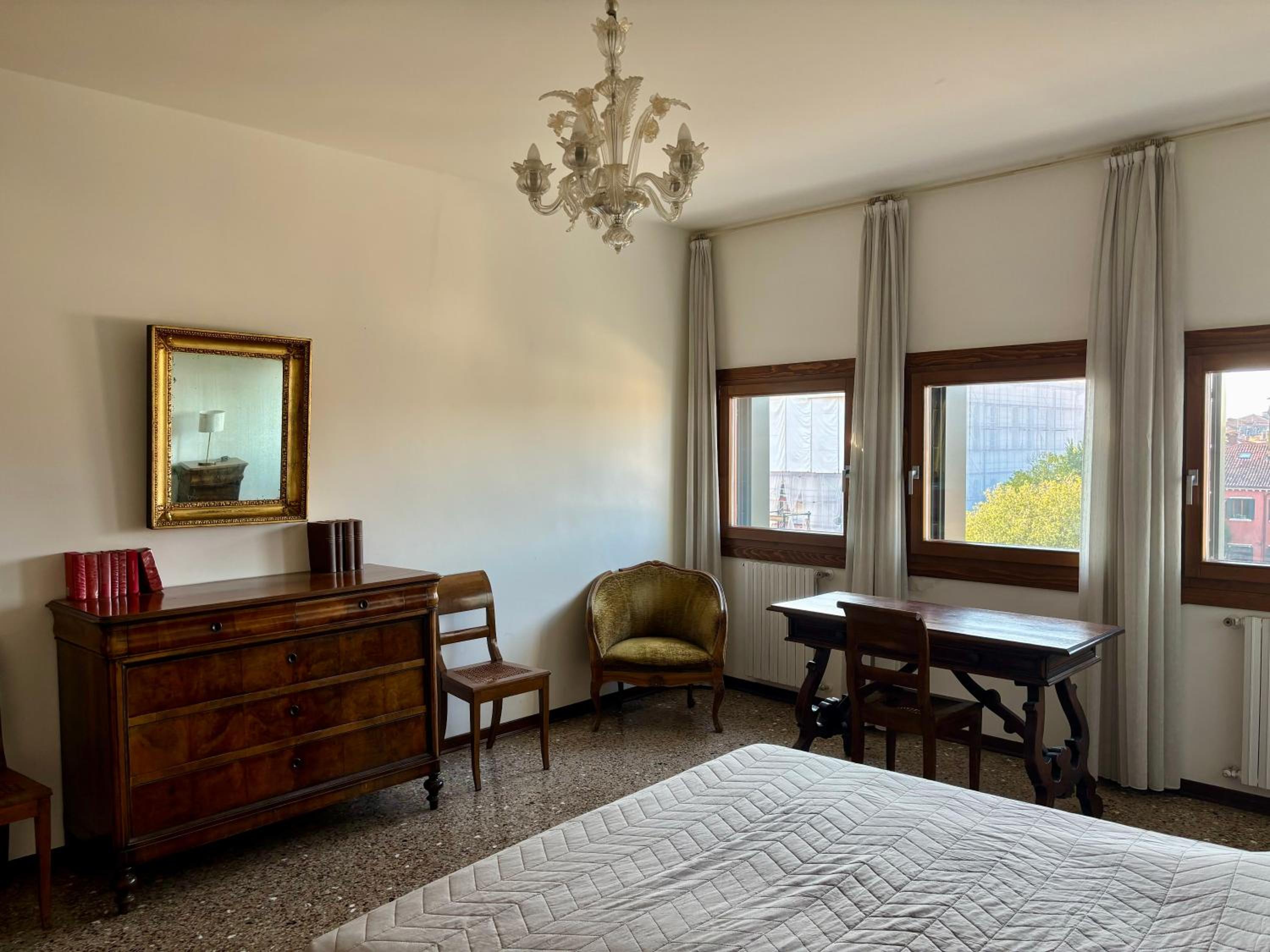 Large Three-bedroom Apartment with Canal View in Cannaregio