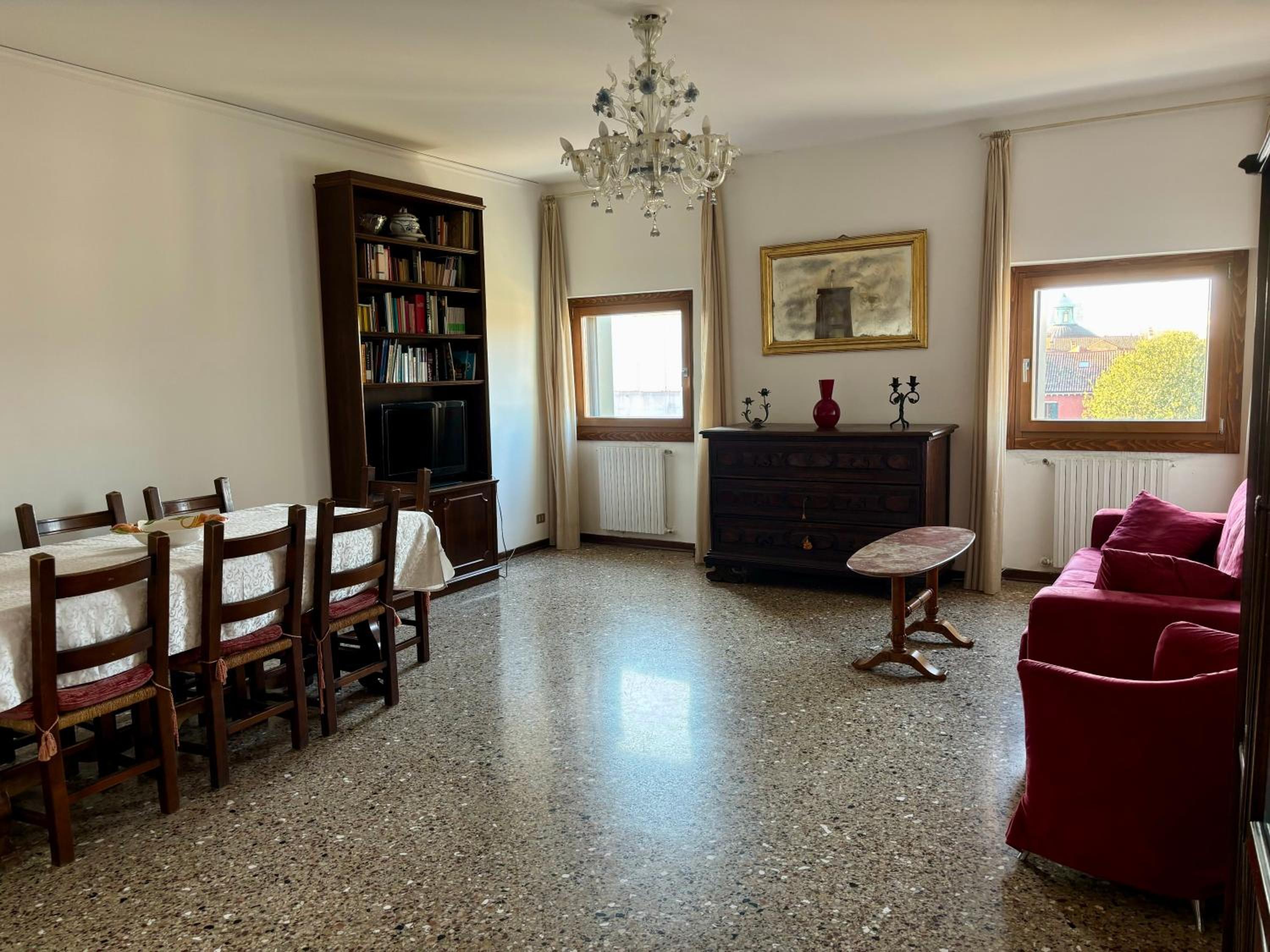 Large Three-bedroom Apartment with Canal View in Cannaregio