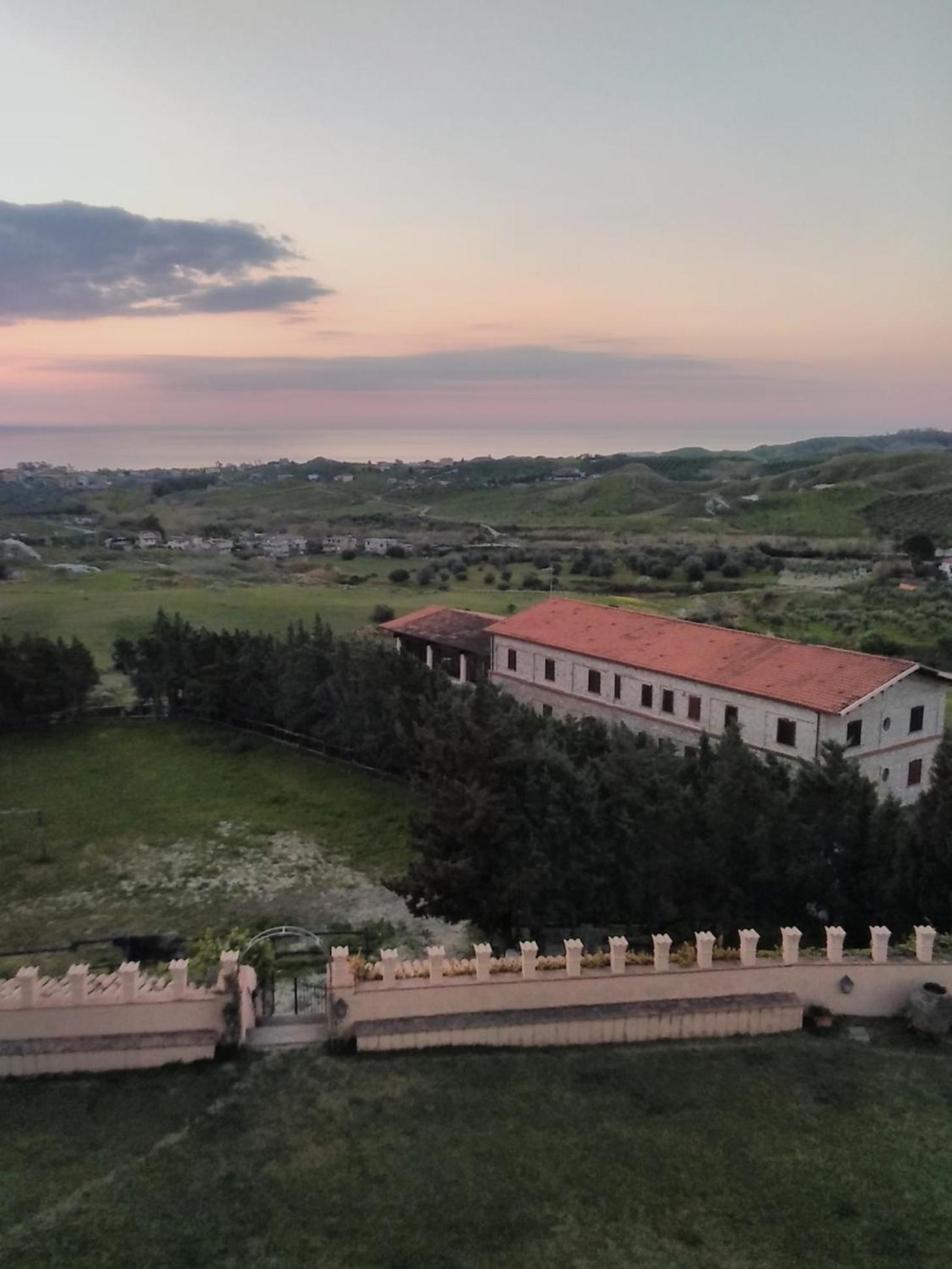 Casale castello Gallelli view 3