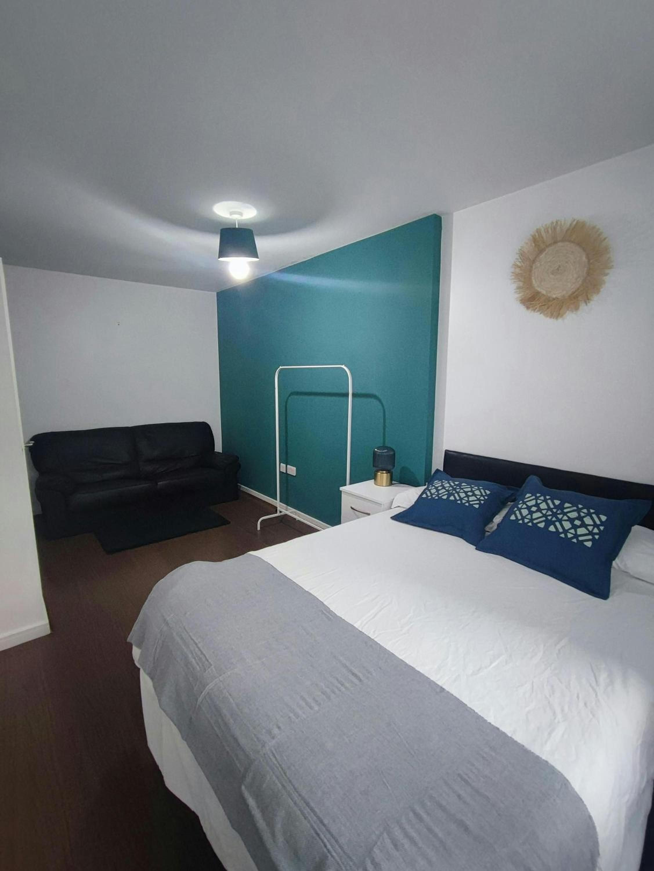 3 Beds Central Flat in JQB3. WeekMonth discount view 3