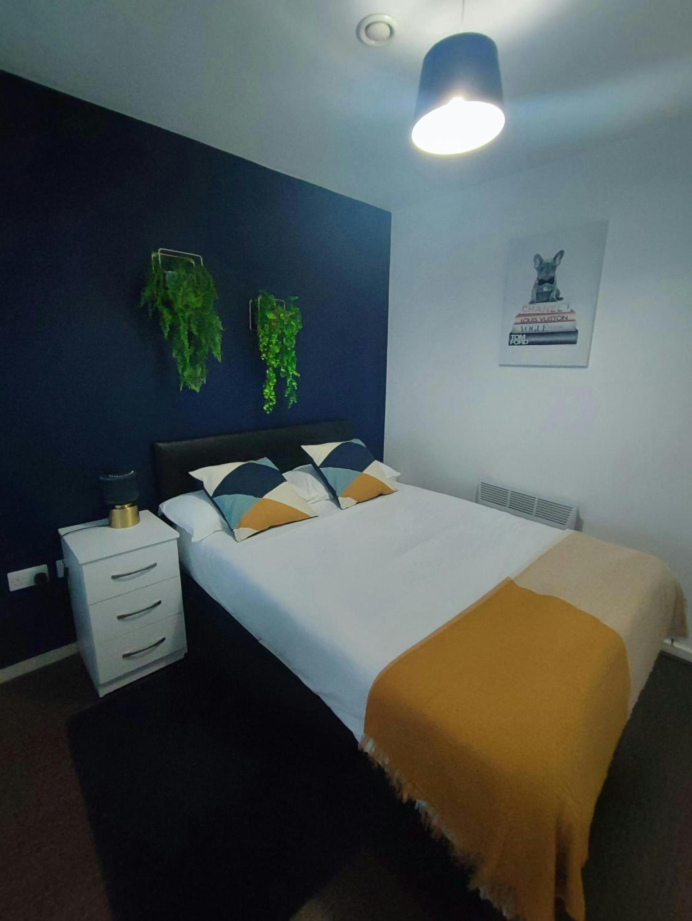 3 Beds Central Flat in JQB3. WeekMonth discount view 2