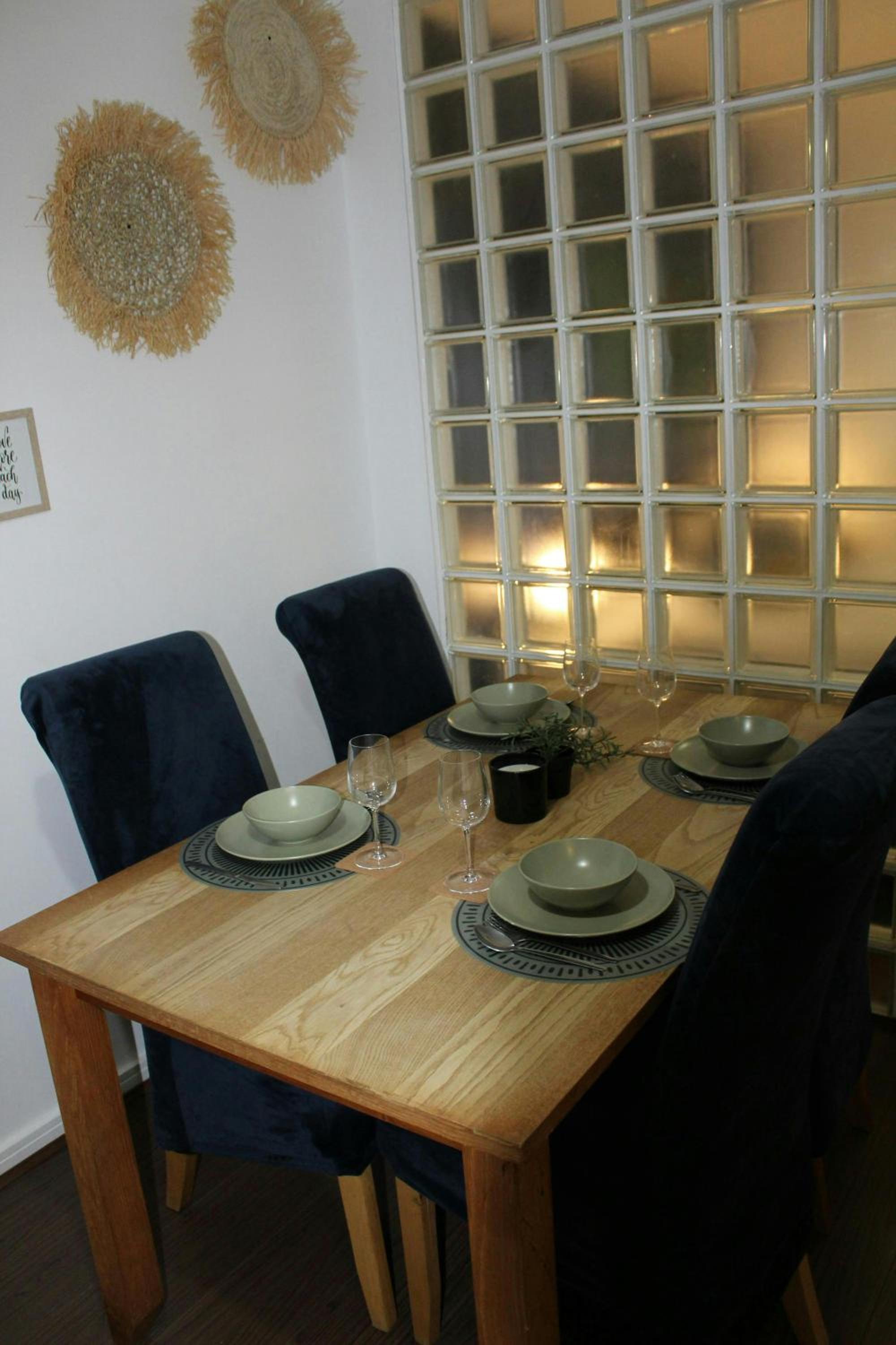 3 Beds Central Flat in JQB3. WeekMonth discount view 5