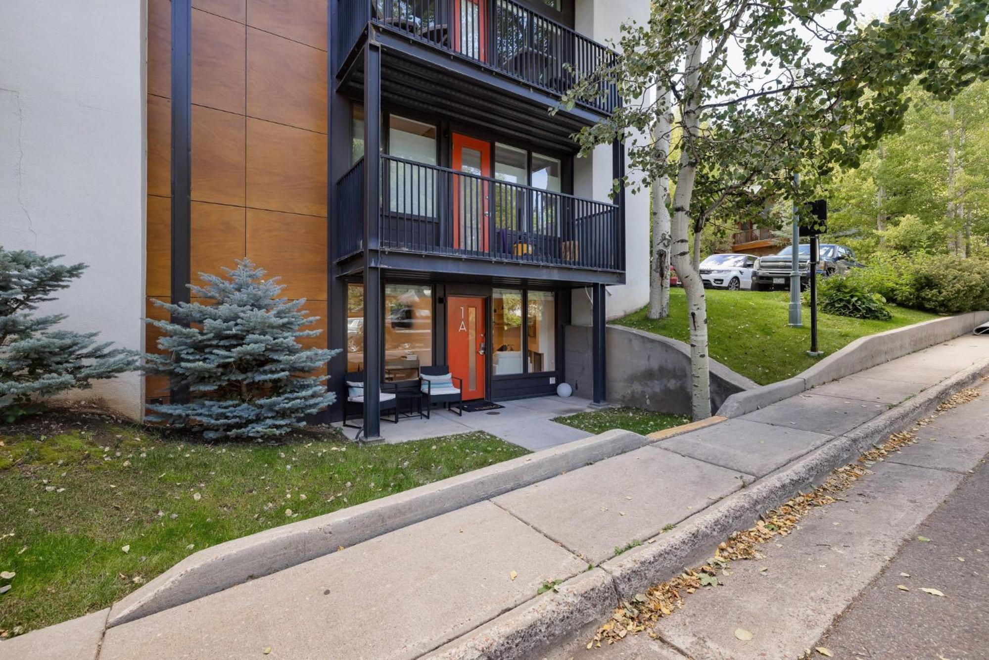 Renovated Core 2BR 2BA with AC, Pool & Hot-tub view 4