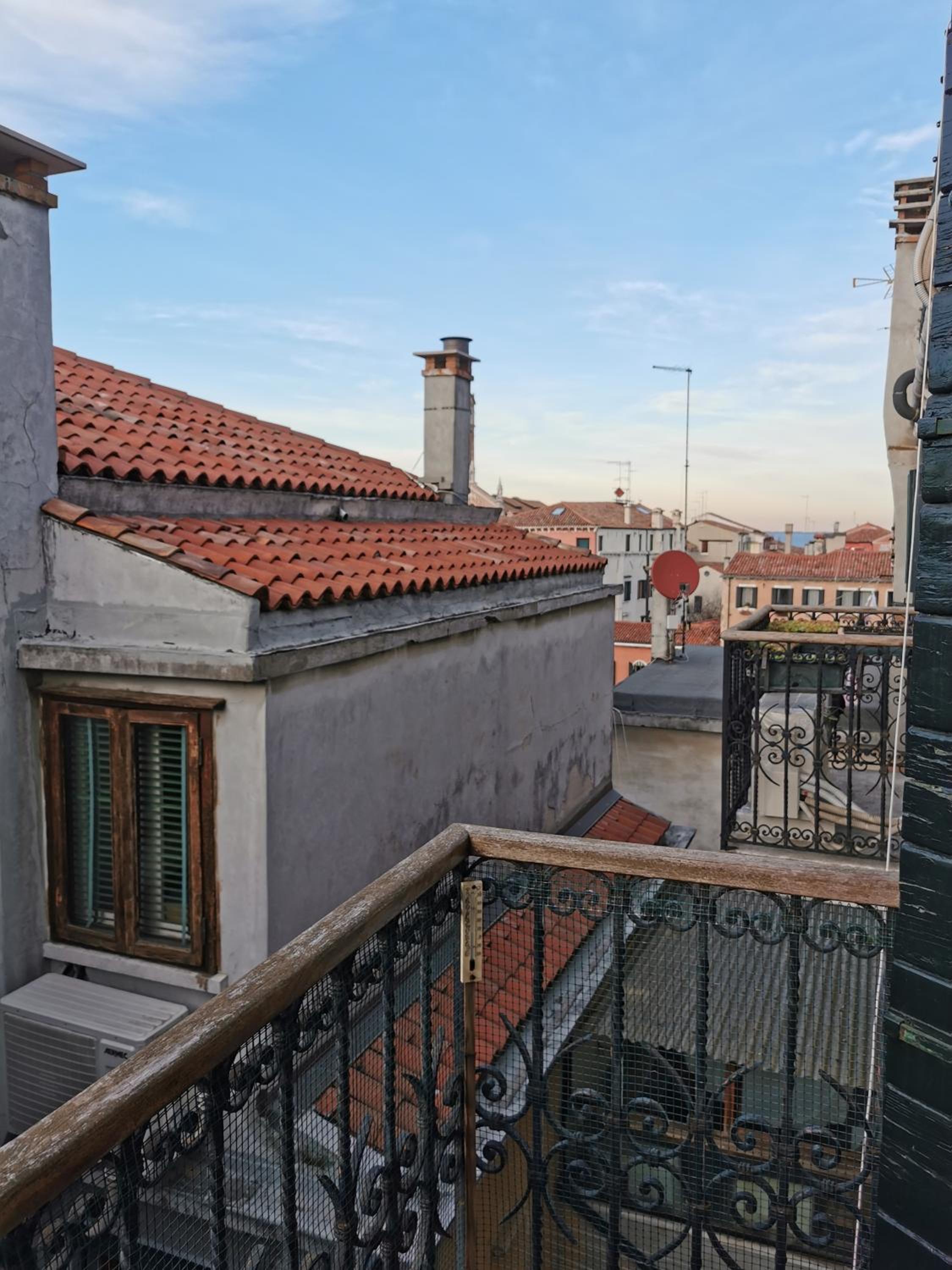 Large Three-bedroom Apartment with Canal View in Cannaregio