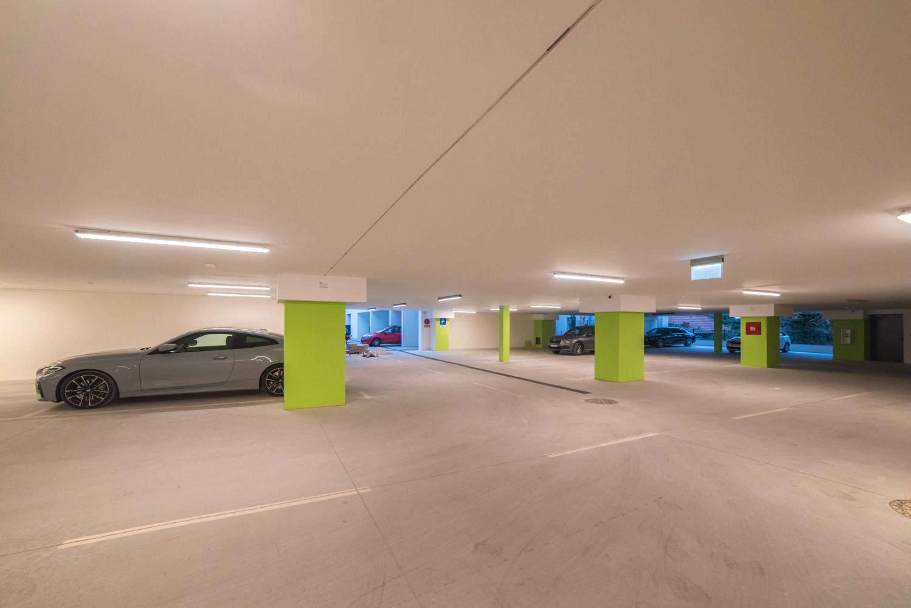 Optima Deluxe - Spacious 2BR - Private Garage view 5